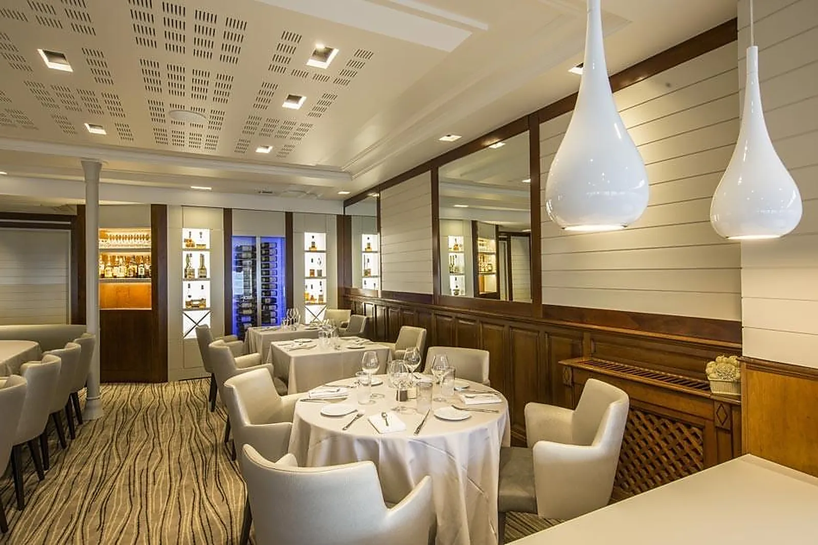 Cafés et Restaurants, RESTAURANTS - CANCALE (ILLE-ET-VILAINE) : CÔTÉ MER