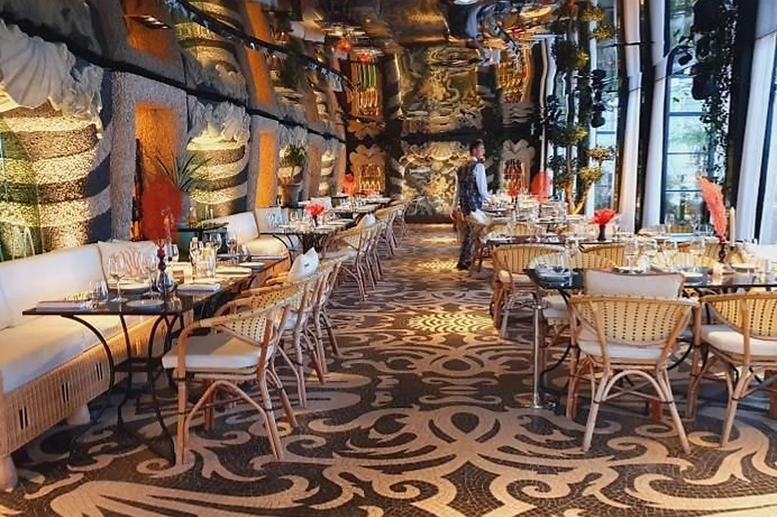 Cafés et Restaurants, RESTAURANTS - CANNES (ALPES-MARITIMES) : ANNEX BEACH