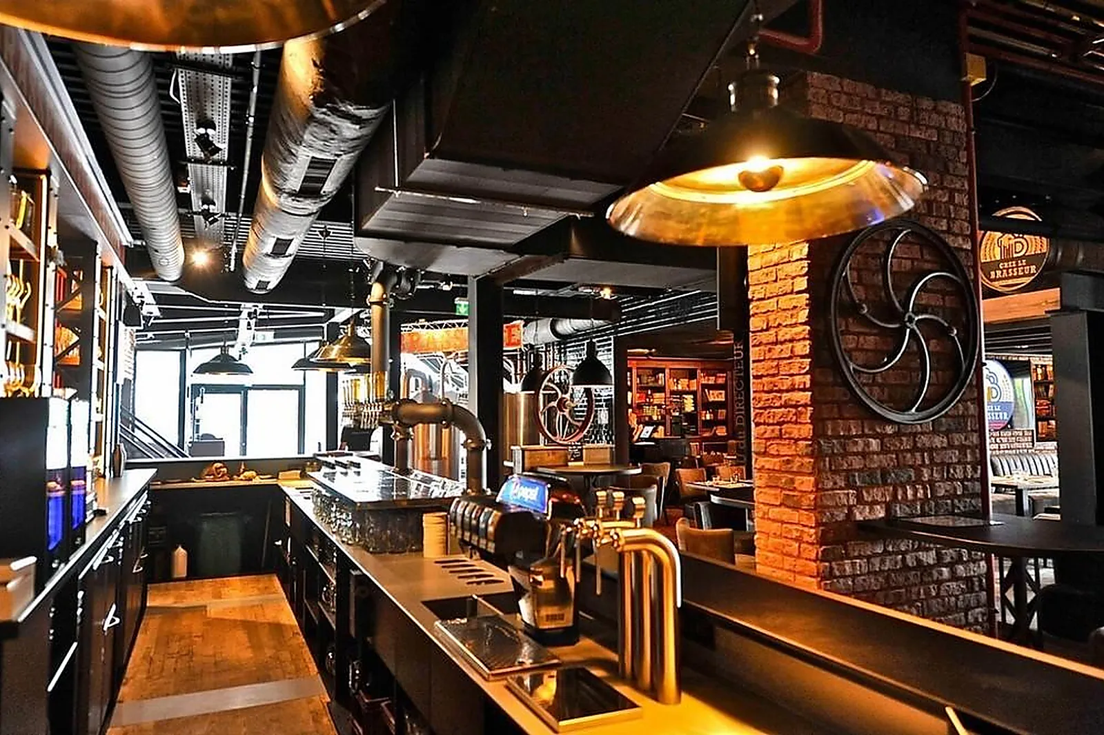 Cafés et Restaurants, RESTAURANTS - CANNES (ALPES-MARITIMES) : CHEZ LE BRASSEUR CANNES