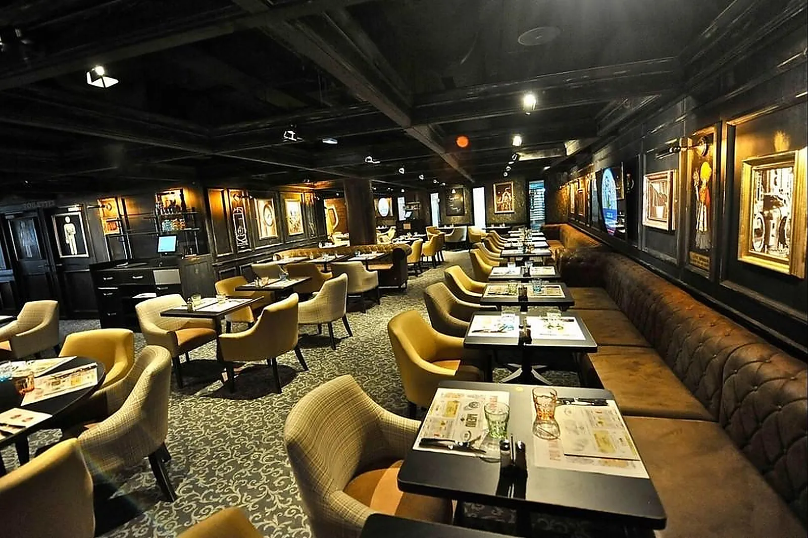 Cafés et Restaurants, RESTAURANTS - CANNES (ALPES-MARITIMES) : CHEZ LE BRASSEUR CANNES