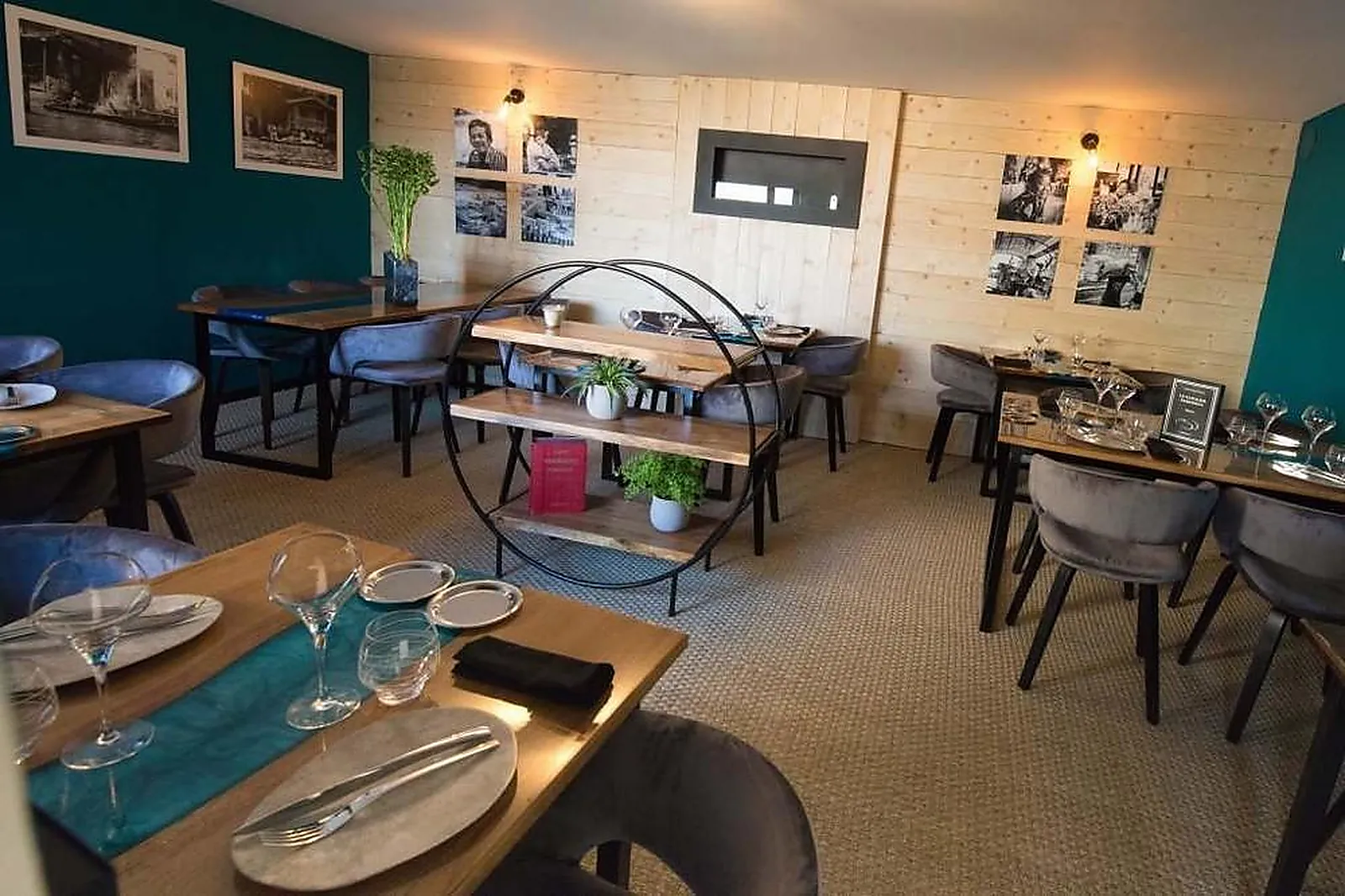 Cafés et Restaurants, RESTAURANTS - CASENEUVE (VAUCLUSE) : LE SANGLIER PARESSEUX