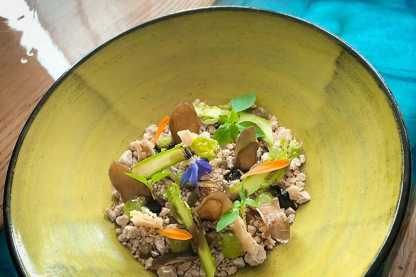 Cafés et Restaurants, RESTAURANTS - CASENEUVE (VAUCLUSE) : LE SANGLIER PARESSEUX