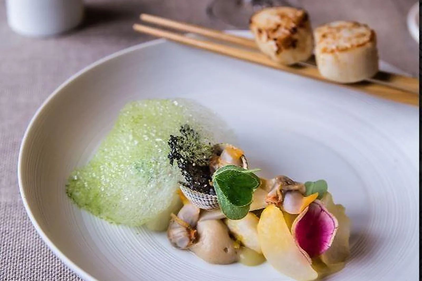 Cafés et Restaurants, RESTAURANTS - CASSEL (NORD) : HAUT BONHEUR DE LA TABLE