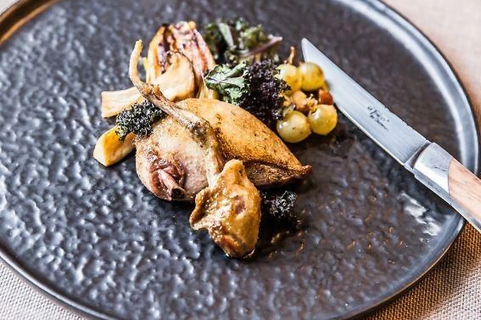 Cafés et Restaurants, RESTAURANTS - CASSEL (NORD) : HAUT BONHEUR DE LA TABLE