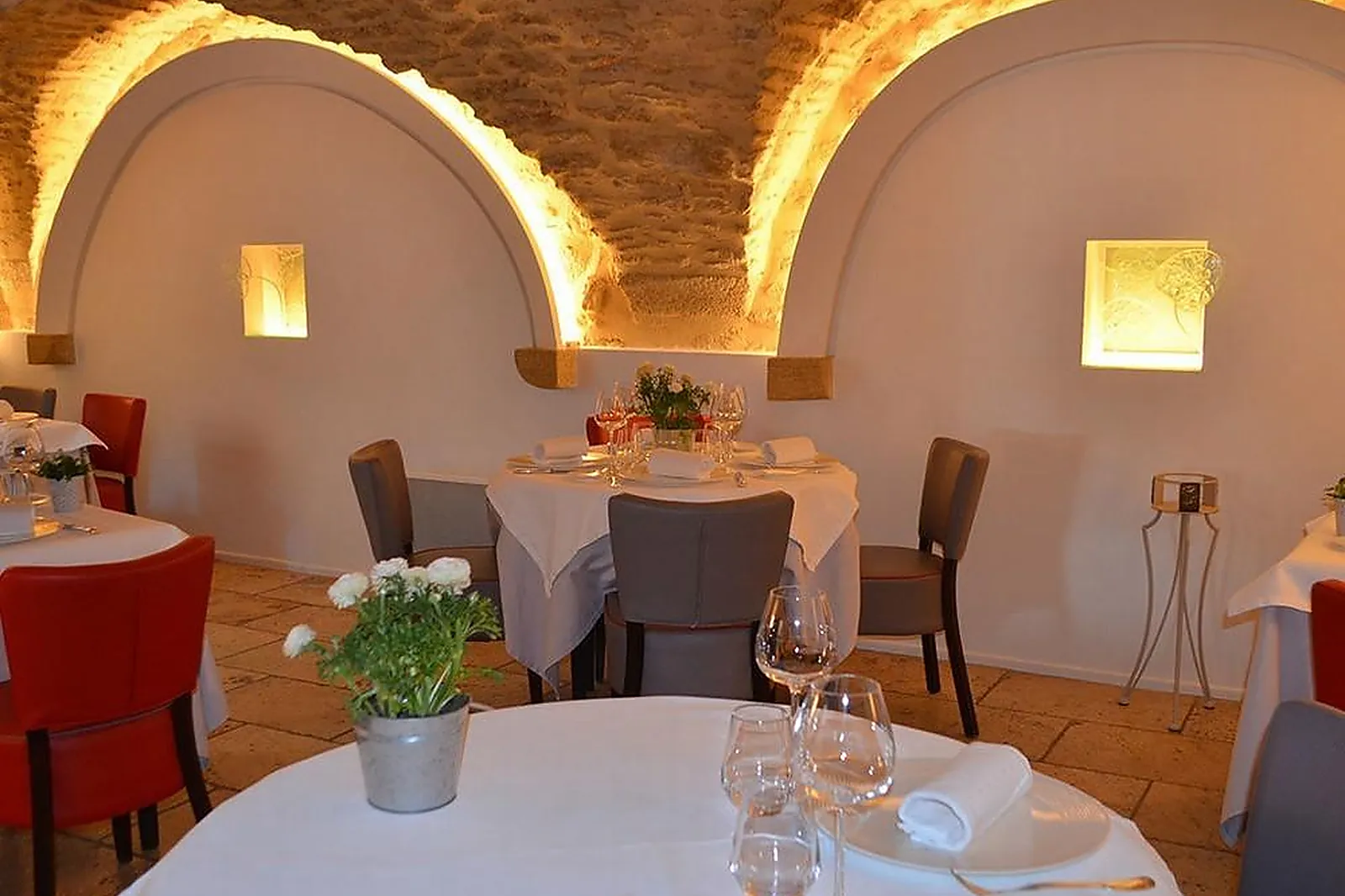 Cafés et Restaurants, RESTAURANTS - CASTILLON-DU-GARD (GARD) : RESTAURANT LL&RSQUO;AMPHITRYON