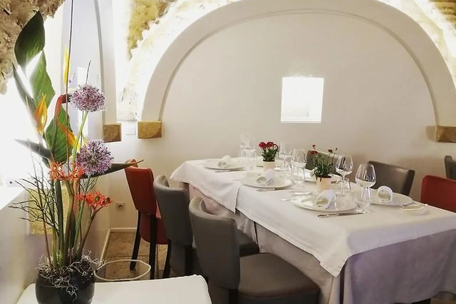 Cafés et Restaurants, RESTAURANTS - CASTILLON-DU-GARD (GARD) : RESTAURANT LL&RSQUO;AMPHITRYON