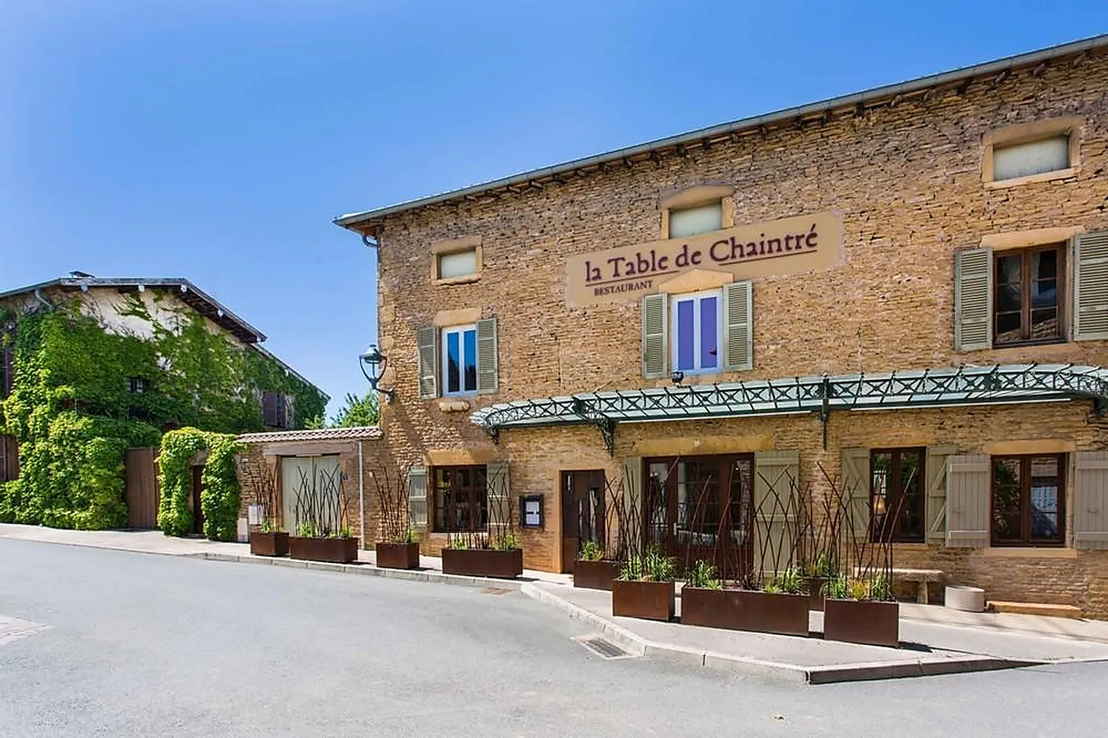 Cafés et Restaurants, RESTAURANTS - CHAINTRE (SAÔNE-ET-LOIRE) : LA TABLE DE CHAINTRÉ