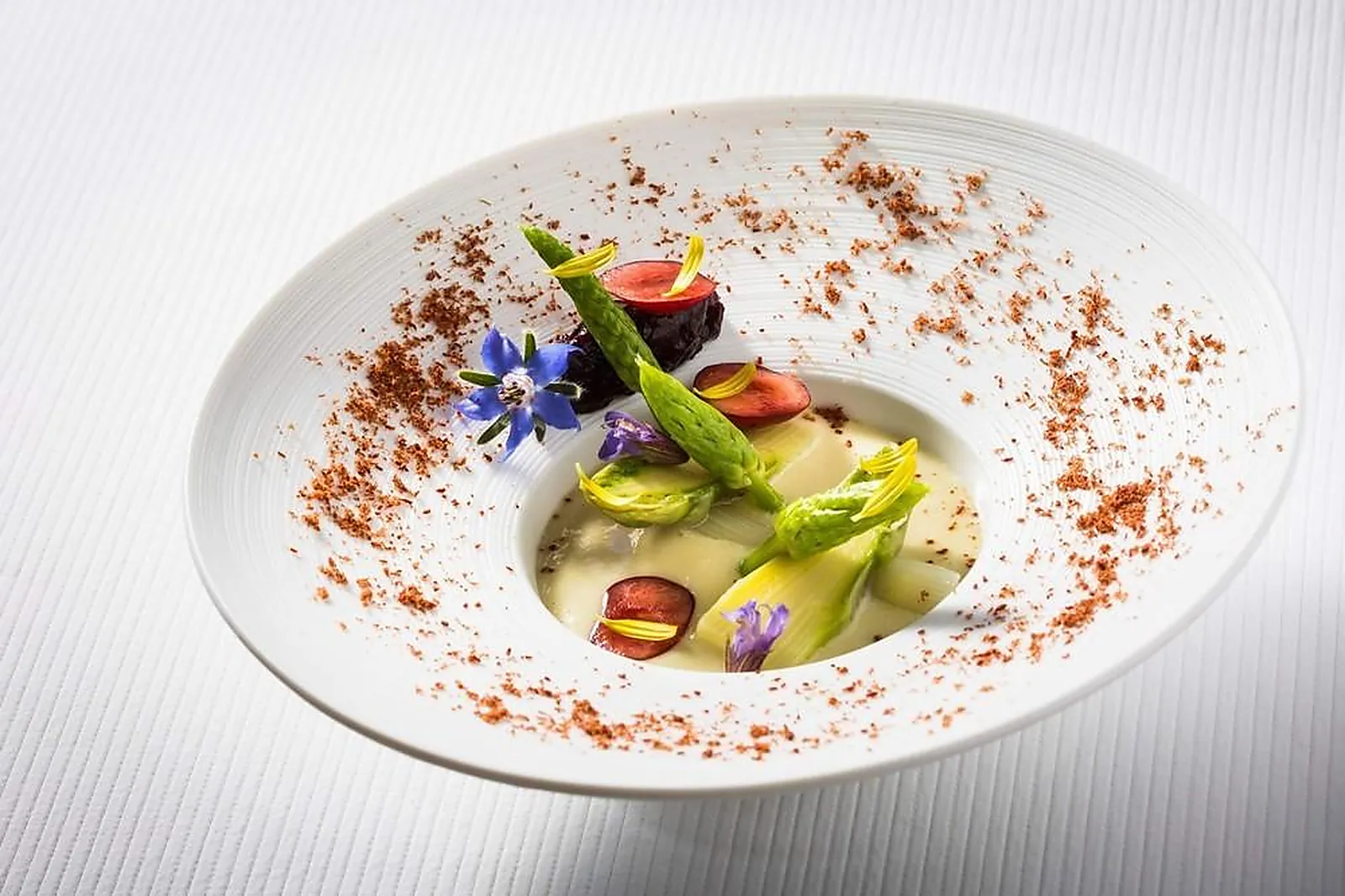 Cafés et Restaurants, RESTAURANTS - CHAINTRE (SAÔNE-ET-LOIRE) : LA TABLE DE CHAINTRÉ