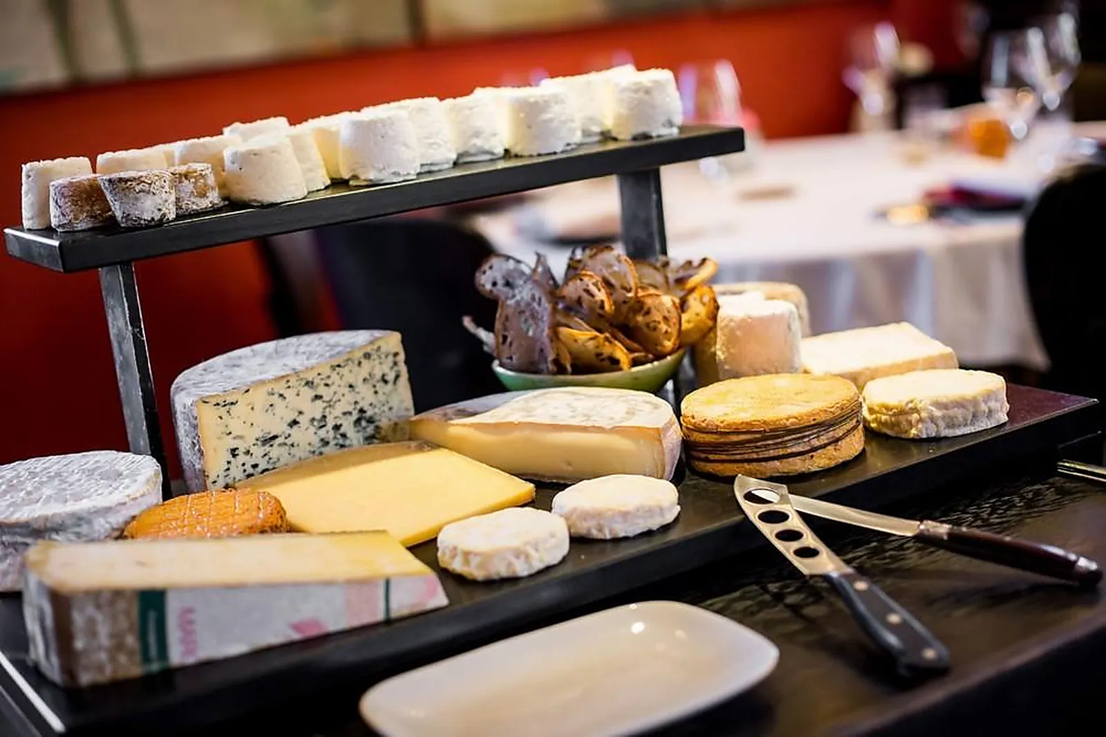 Cafés et Restaurants, RESTAURANTS - CHAINTRE (SAÔNE-ET-LOIRE) : LA TABLE DE CHAINTRÉ