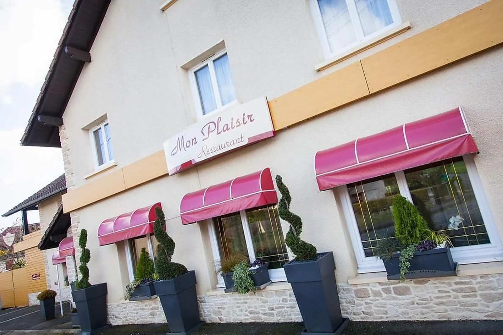 Cafés et Restaurants, RESTAURANTS - CHAMESOL (DOUBS) : RESTAURANT MON PLAISIR