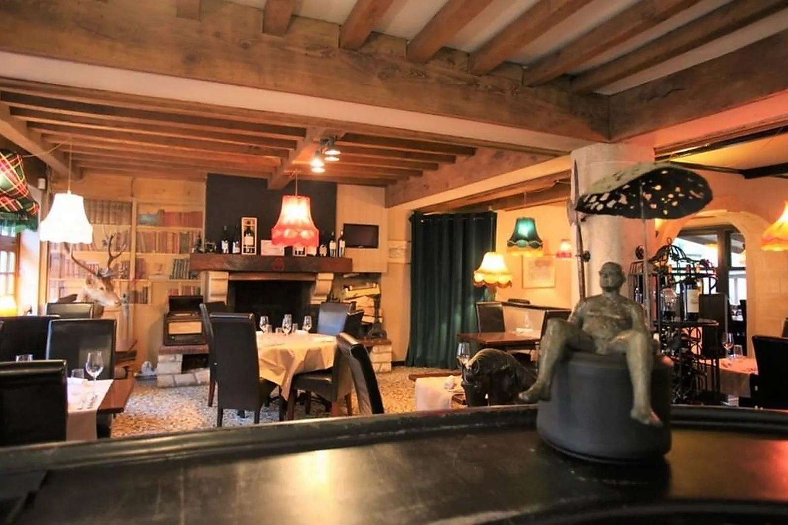 Cafés et Restaurants, RESTAURANTS - CHANTILLY (OISE) : LE VERTUGADIN