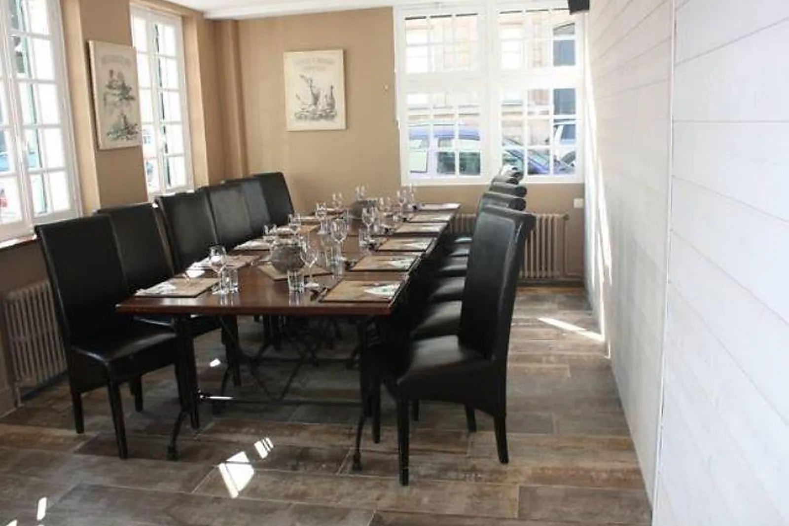 Cafés et Restaurants, RESTAURANTS - CHANTILLY (OISE) : LE VERTUGADIN