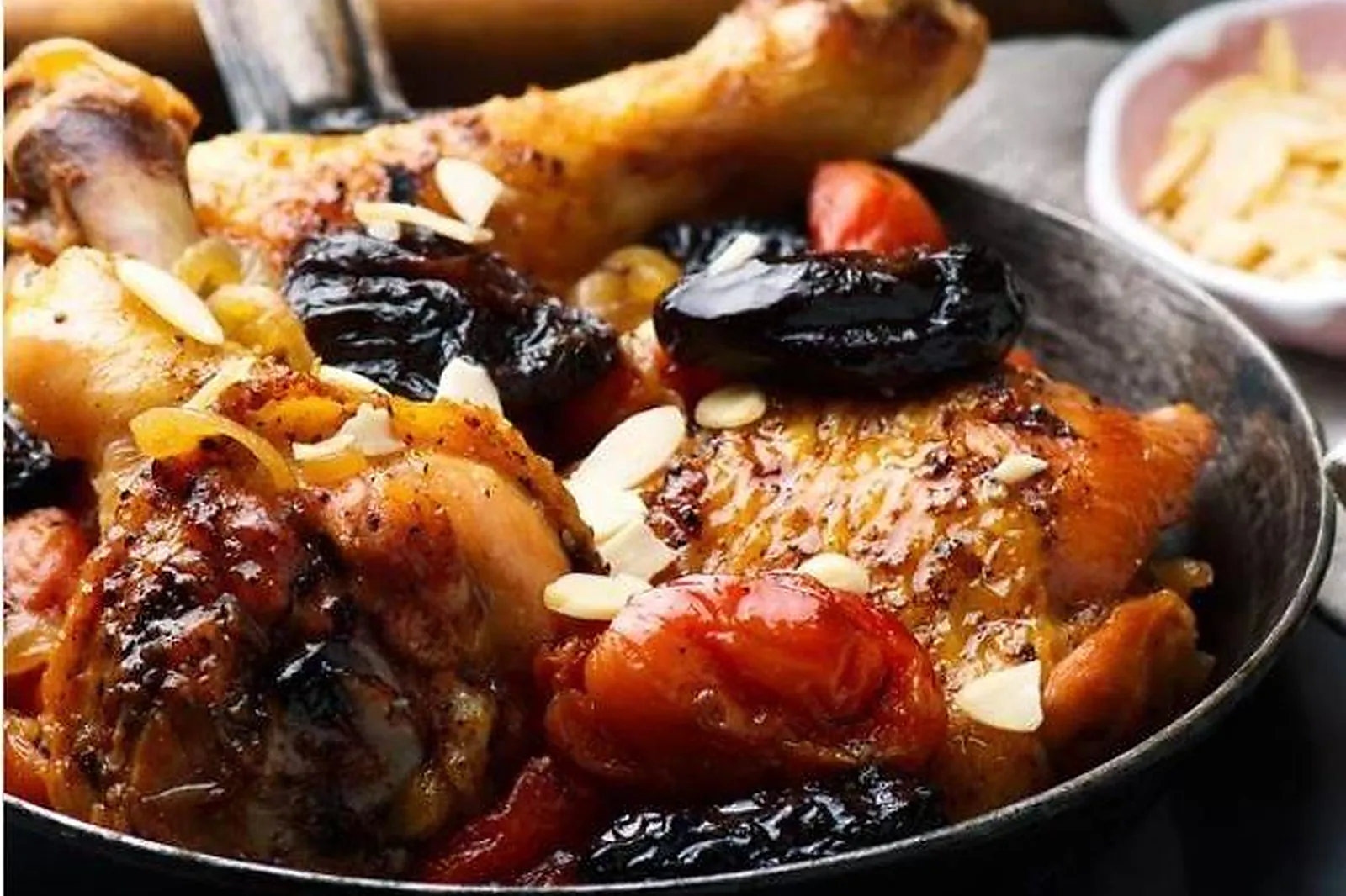 Cafés et Restaurants, RESTAURANTS - CHANTILLY (OISE) : LE VERTUGADIN