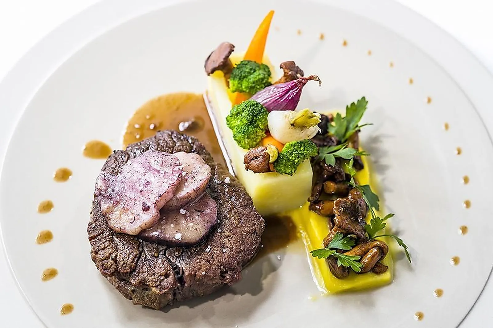 Cafés et Restaurants, RESTAURANTS - CHARNAY-LÈS-MACON (SAÔNE-ET-LOIRE) : LE MOULIN DU GASTRONOME