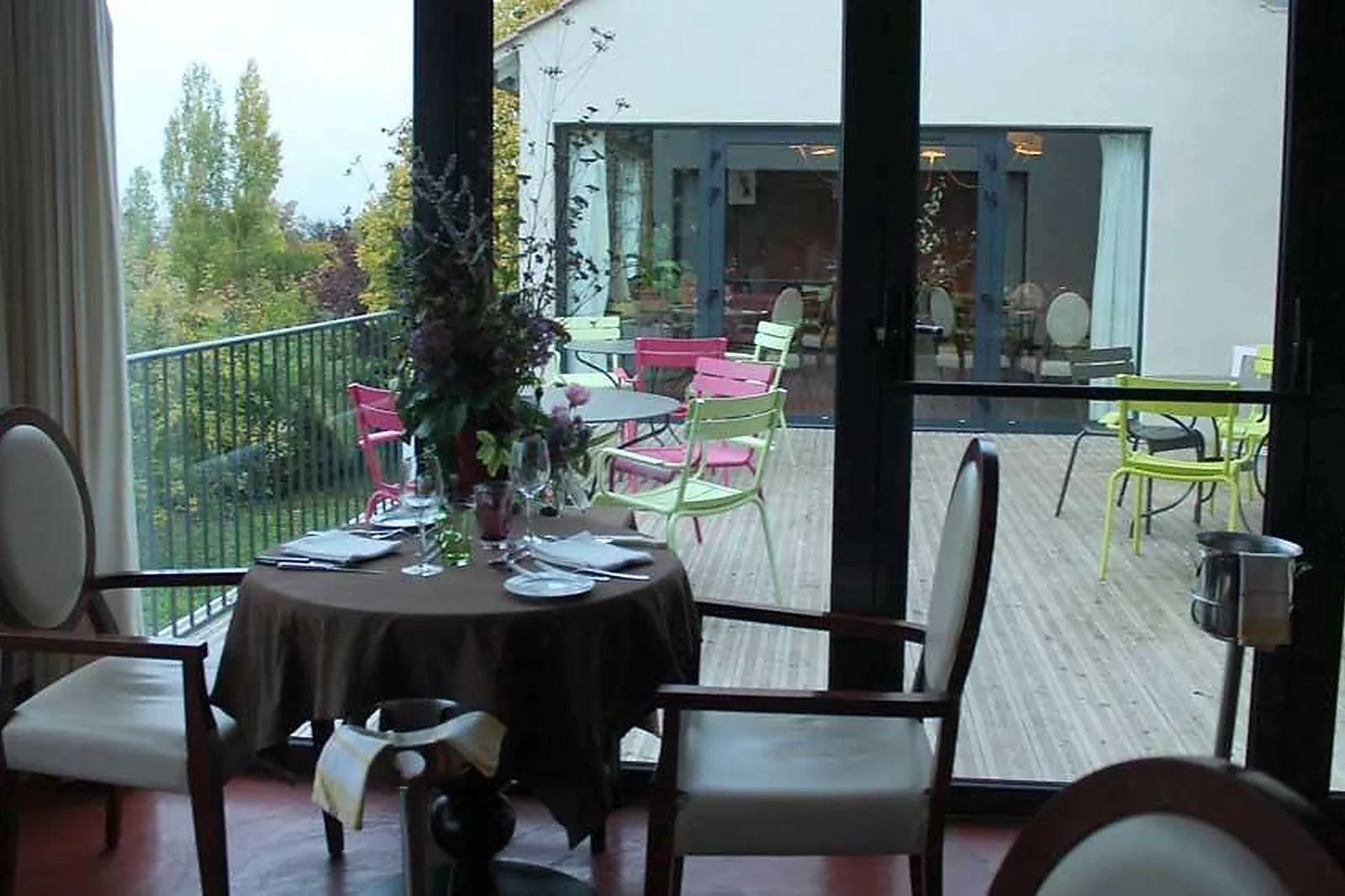 Cafés et Restaurants, RESTAURANTS - CHARROUX (ALLIER) : LA FERME SAINT SÉBASTIEN