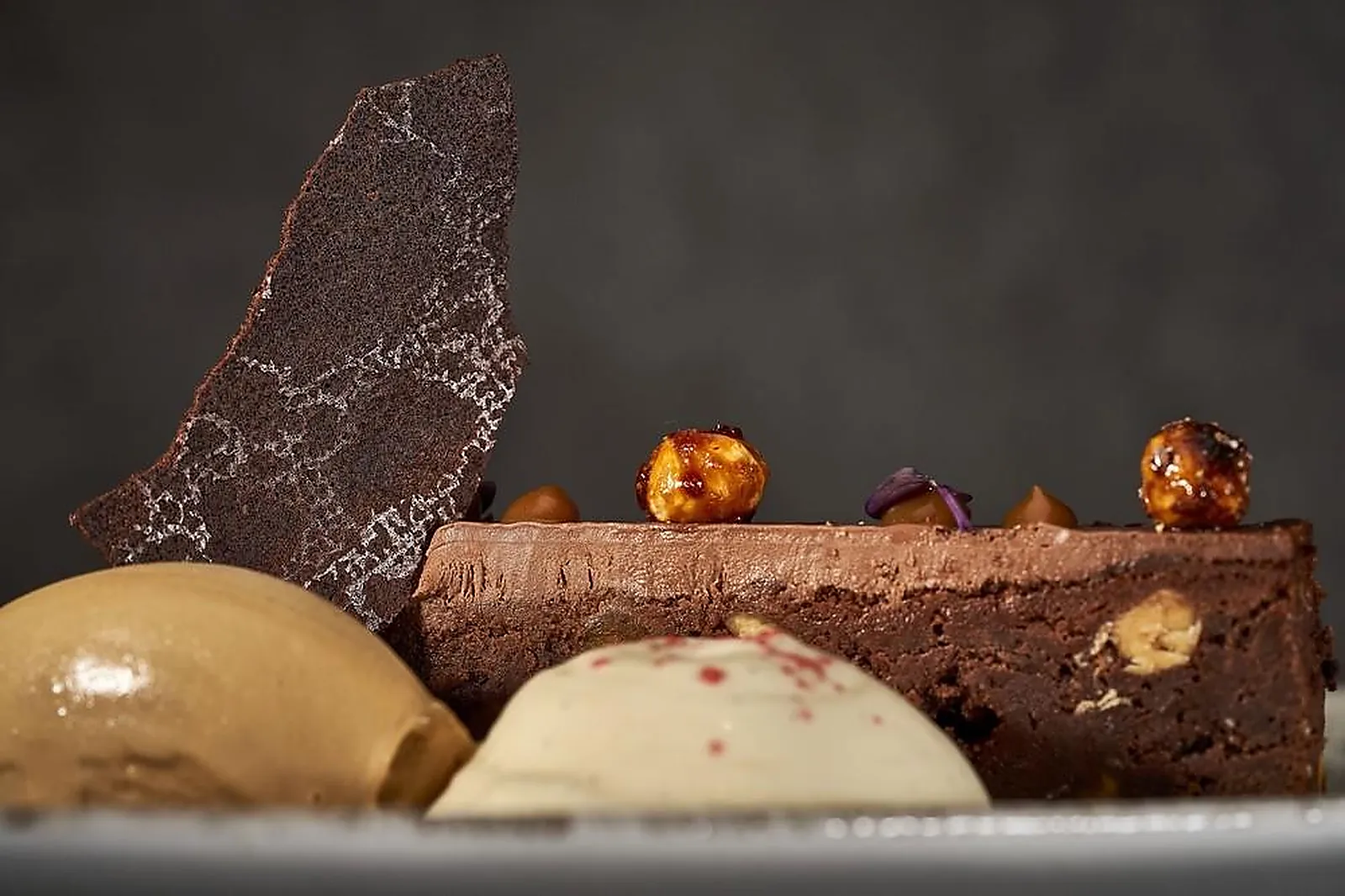 Cafés et Restaurants, RESTAURANTS - CHATEAU-CHALON (JURA) : LE BOUCHON DU CHÂTEAU