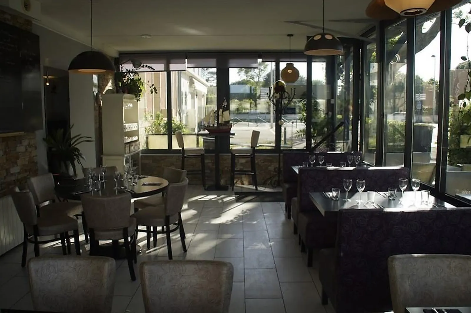 Cafés et Restaurants, RESTAURANTS - CHATELAILLON-PLAGE (CHARENTE-MARITIME) : BISTROT LA PETITE CABANE