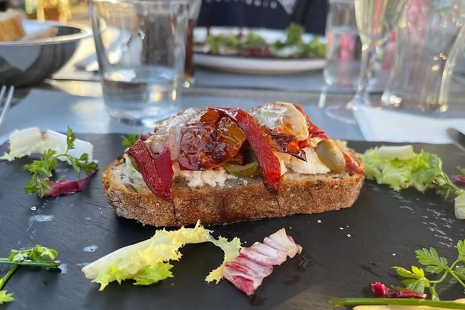 Cafés et Restaurants, RESTAURANTS - CHATELAILLON-PLAGE (CHARENTE-MARITIME) : BISTROT LA PETITE CABANE