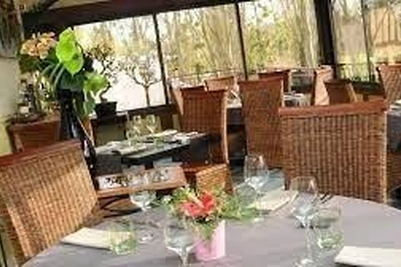 Cafés et Restaurants, RESTAURANTS - CHERISY (EURE-ET-LOIR) : LE VALLON DE CHERISY