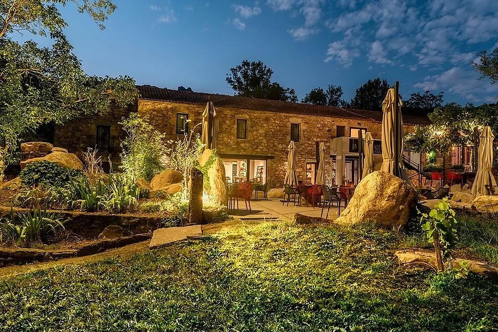 Cafés et Restaurants, RESTAURANTS - COLOMBIERES-SUR-ORB (HÉRAULT) : LA MÉCANIQUE DES FRÈRES BONANO