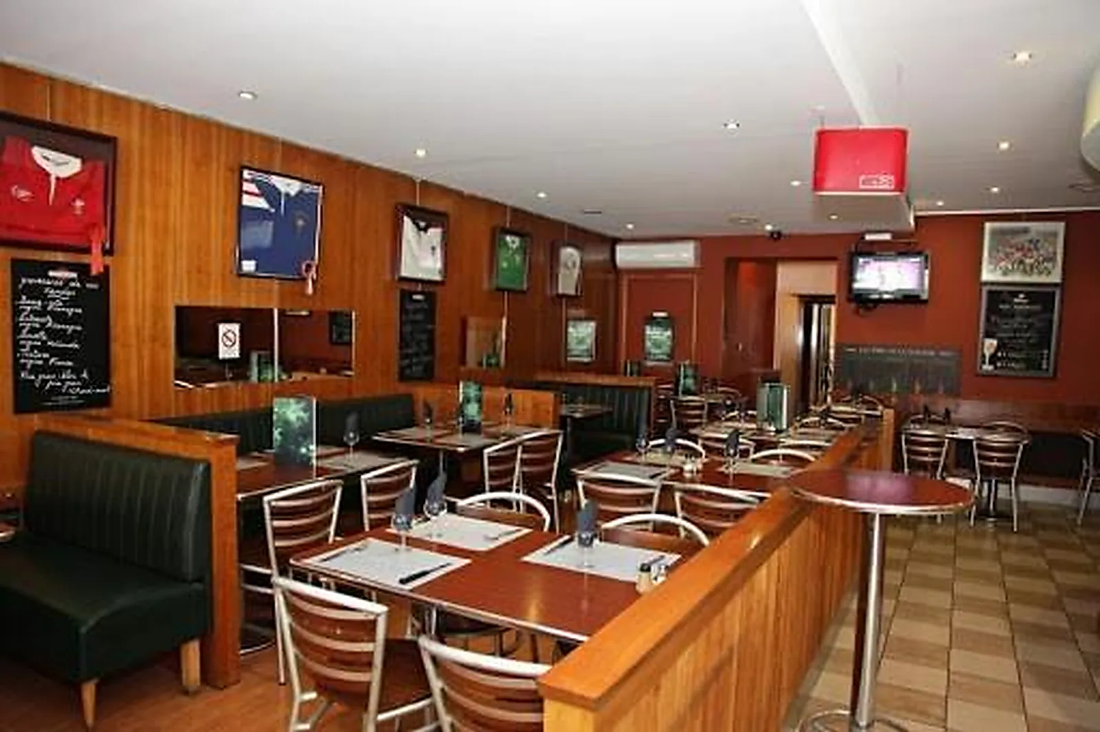 Cafés et Restaurants, RESTAURANTS - COLOMIERS (HAUTE-GARONNE) : BRASSERIE LES VI NATIONS