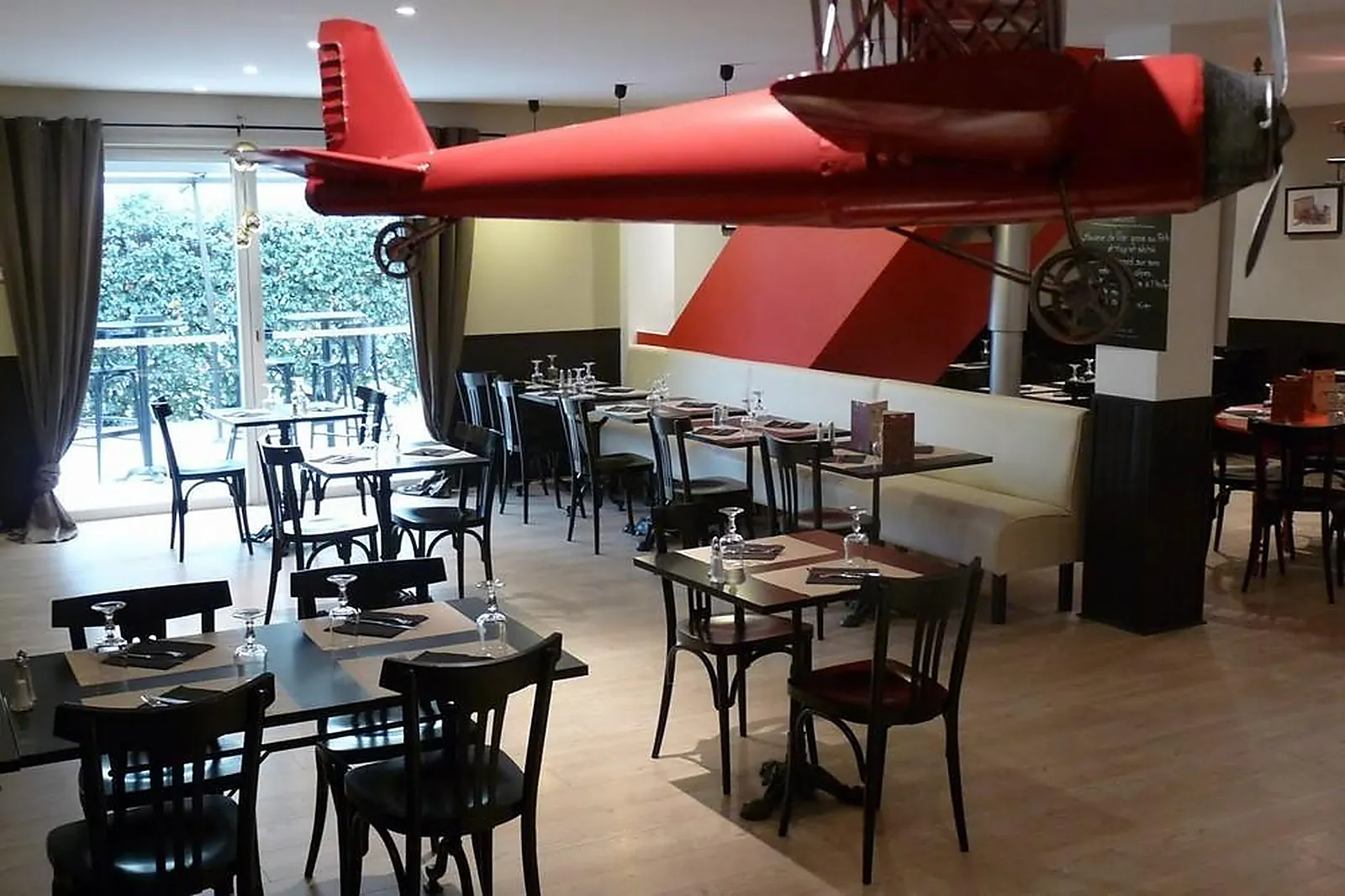 Cafés et Restaurants, RESTAURANTS - COLOMIERS (HAUTE-GARONNE) : RESTAURANT LES AVIATEURS