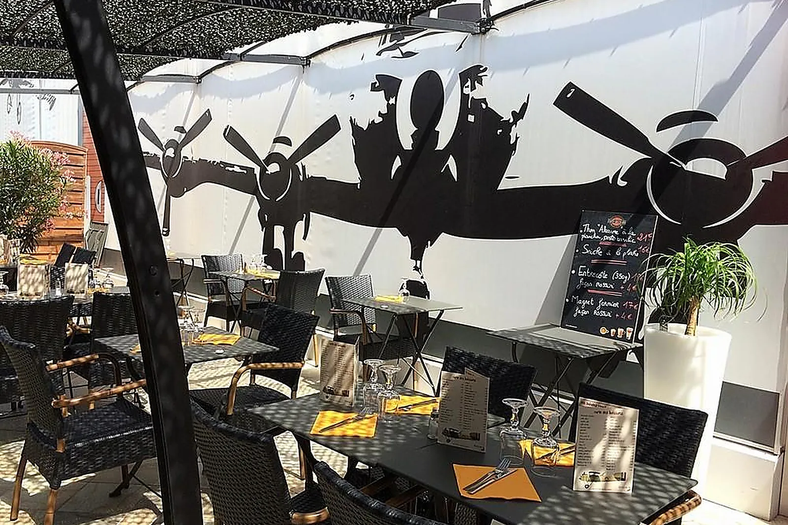 Cafés et Restaurants, RESTAURANTS - COLOMIERS (HAUTE-GARONNE) : RESTAURANT LES AVIATEURS