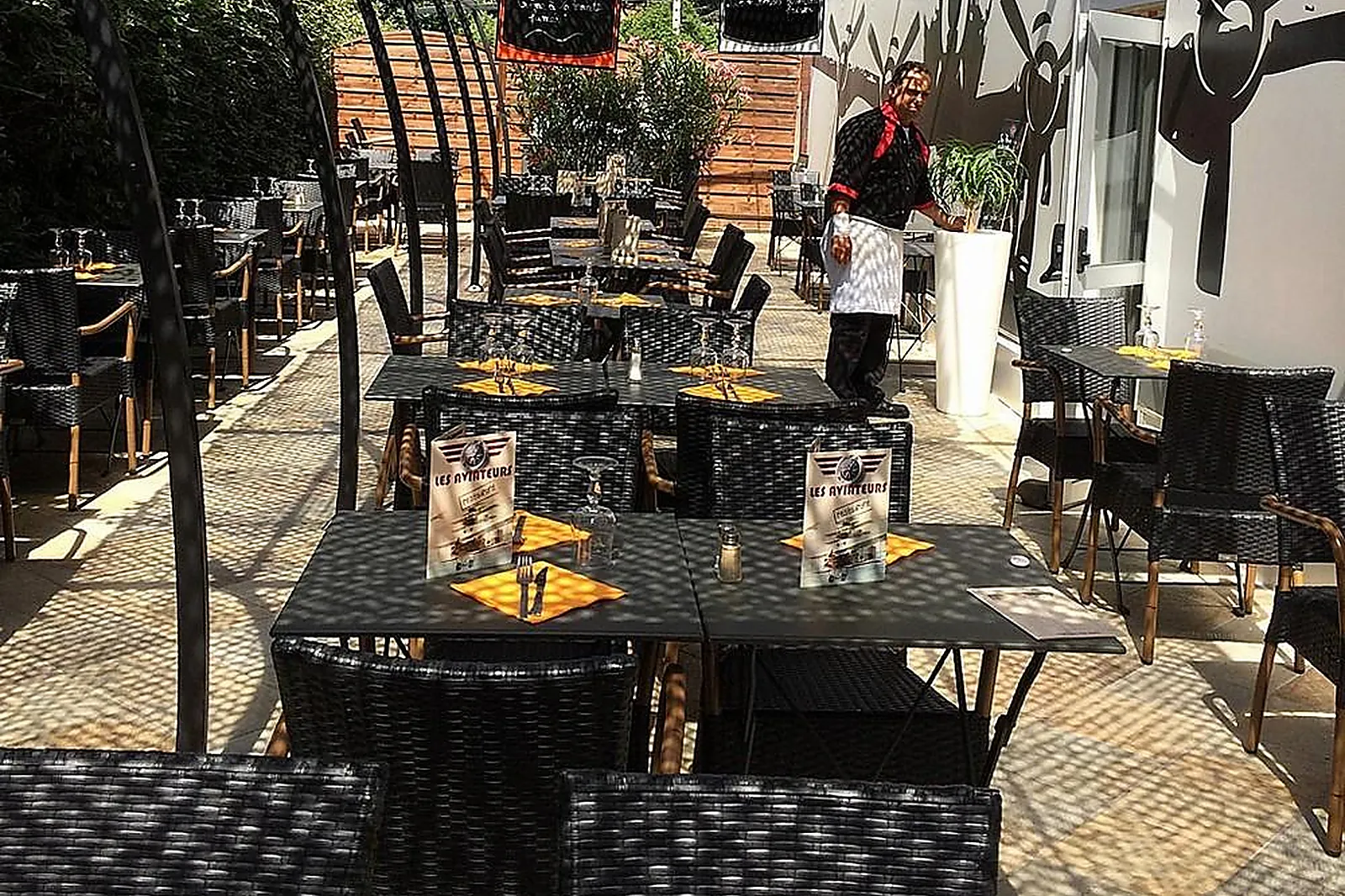 Cafés et Restaurants, RESTAURANTS - COLOMIERS (HAUTE-GARONNE) : RESTAURANT LES AVIATEURS