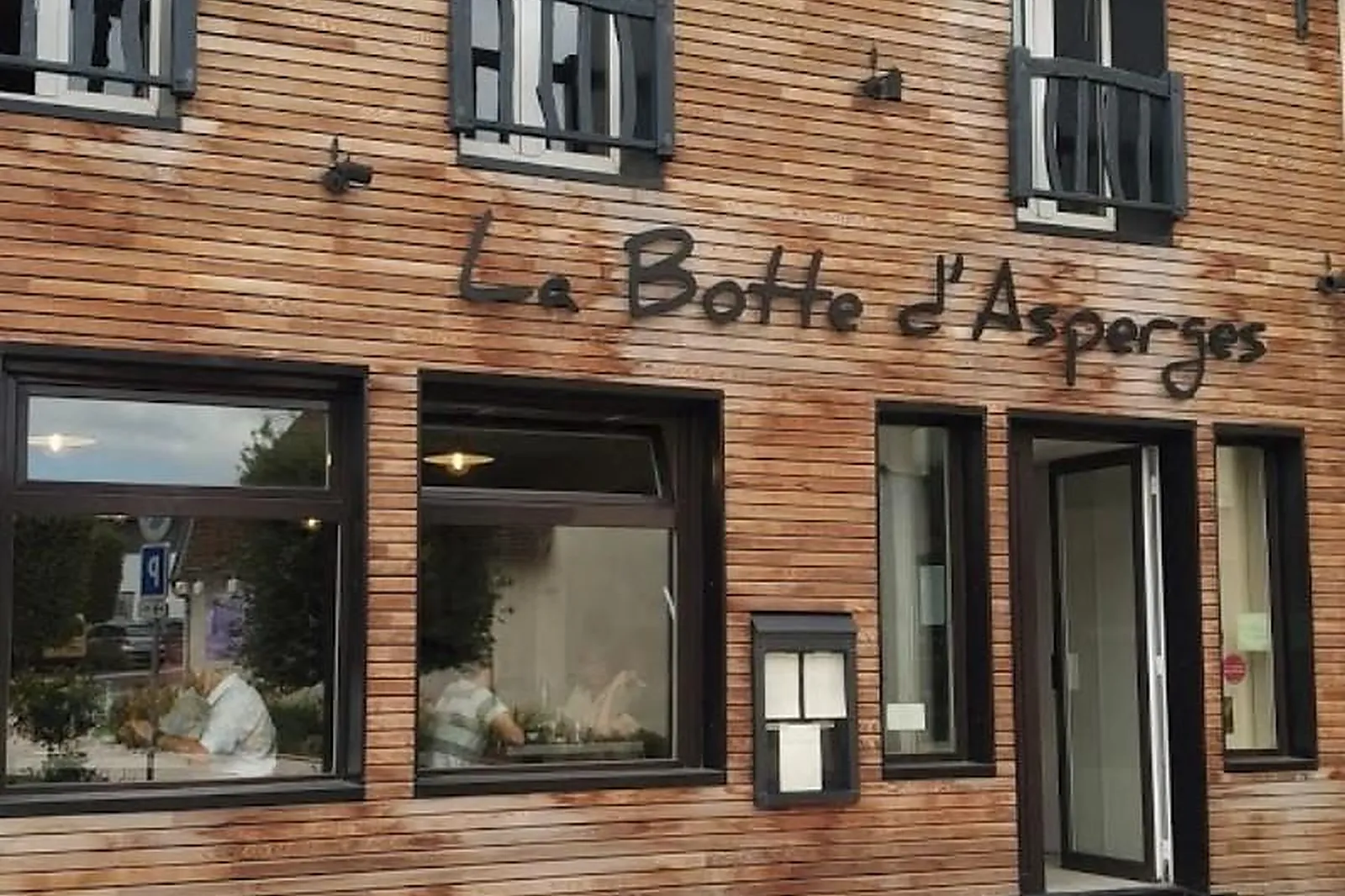 Cafés et Restaurants, RESTAURANTS - CONTRES (LOIR-ET-CHER) : LA BOTTE DL&RSQUO;ASPERGES