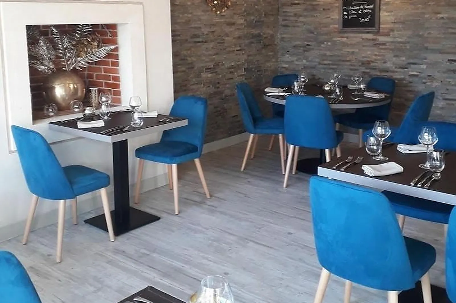 Cafés et Restaurants, RESTAURANTS - CONTRES (LOIR-ET-CHER) : LA BOTTE DL&RSQUO;ASPERGES