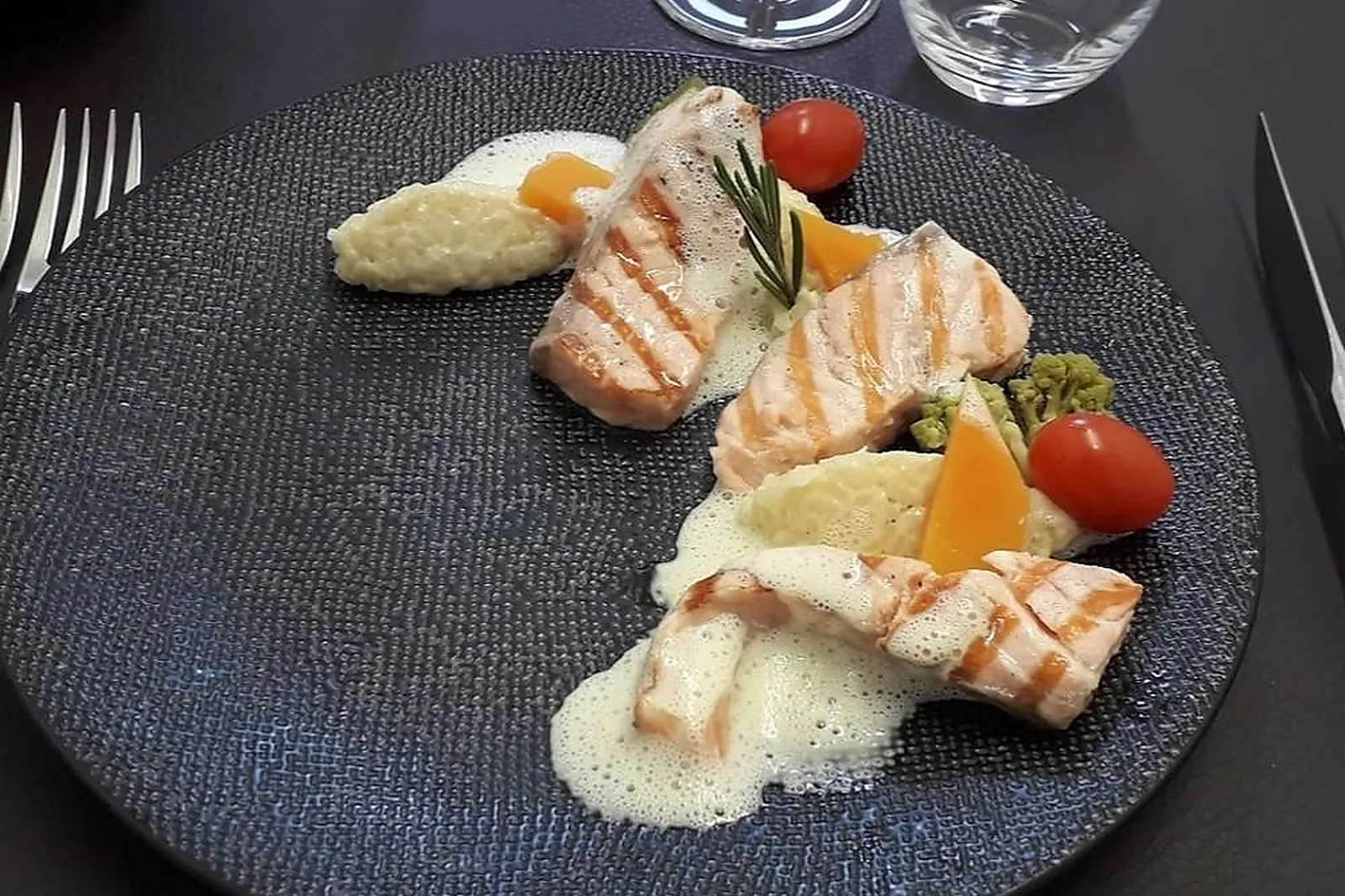 Cafés et Restaurants, RESTAURANTS - CONTRES (LOIR-ET-CHER) : LA BOTTE DL&RSQUO;ASPERGES