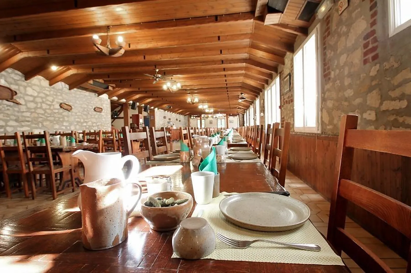 Cafés et Restaurants, RESTAURANTS - COUCY-LE-CHATEAU (AISNE) : LA FERME DES MICHETTES