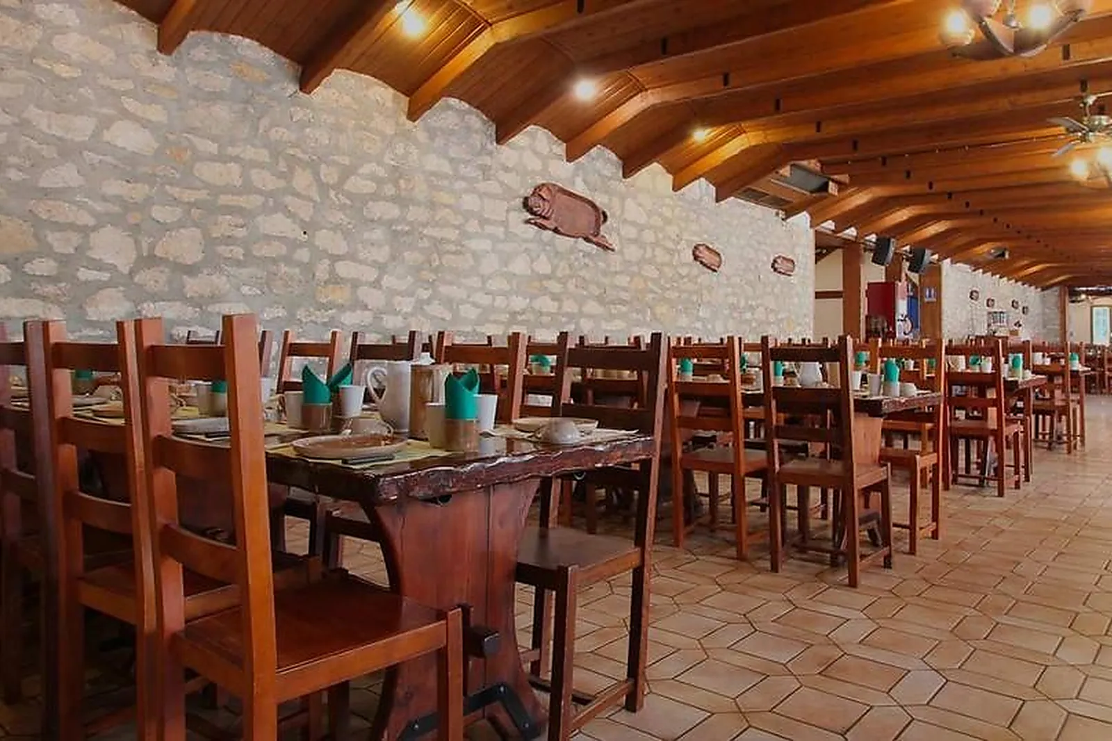 Cafés et Restaurants, RESTAURANTS - COUCY-LE-CHATEAU (AISNE) : LA FERME DES MICHETTES