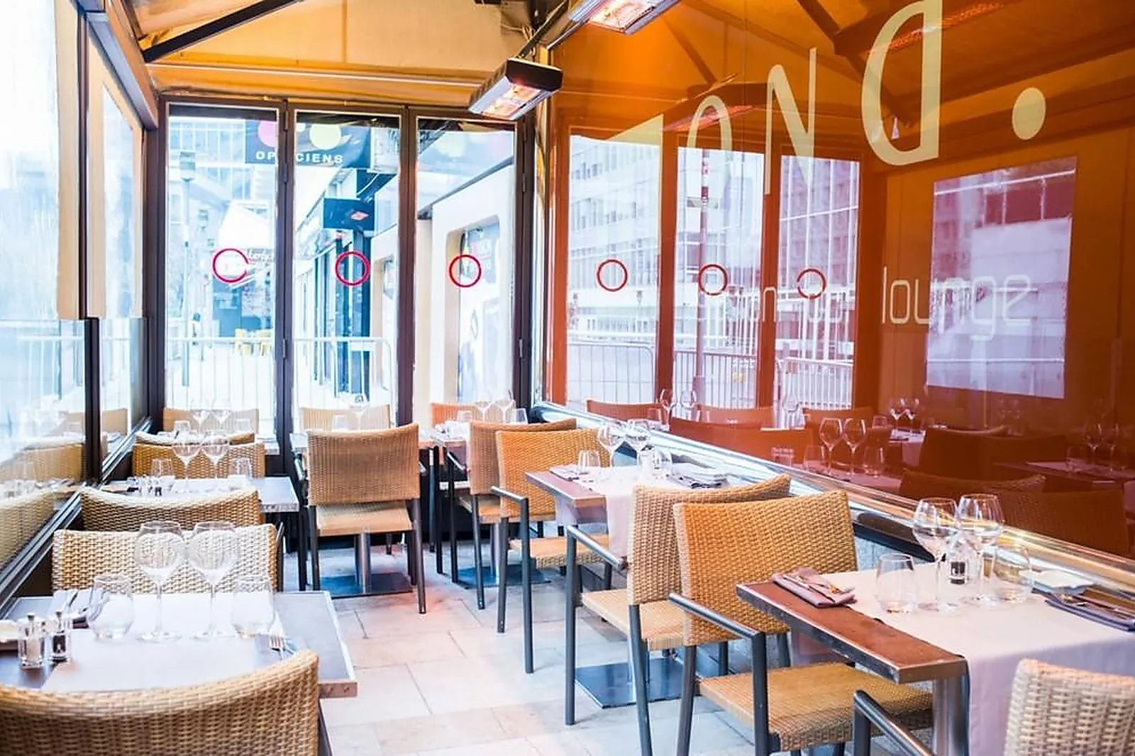 Cafés et Restaurants, RESTAURANTS - COURBEVOIE (HAUTS-DE-SEINE) : LE MOND