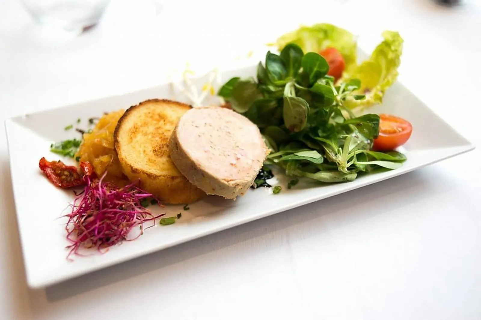 Cafés et Restaurants, RESTAURANTS - COURBEVOIE (HAUTS-DE-SEINE) : LE MOND