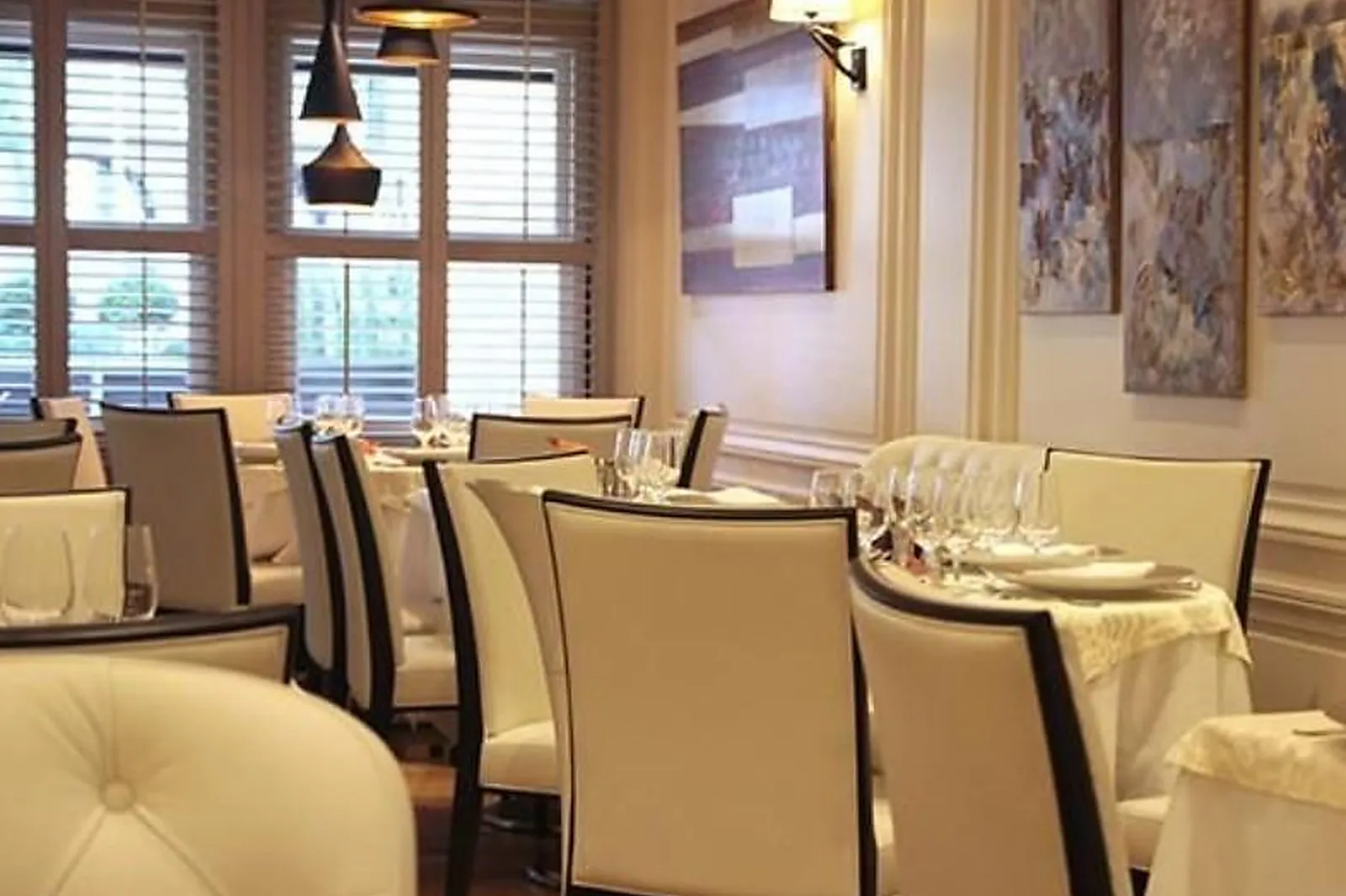 Cafés et Restaurants, RESTAURANTS - COURBEVOIE (HAUTS-DE-SEINE) : LE TOURNESOL COURBEVOIE