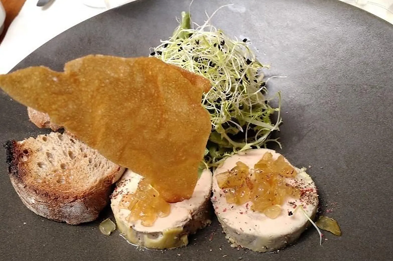 Cafés et Restaurants, RESTAURANTS - COURBEVOIE (HAUTS-DE-SEINE) : LE TOURNESOL COURBEVOIE