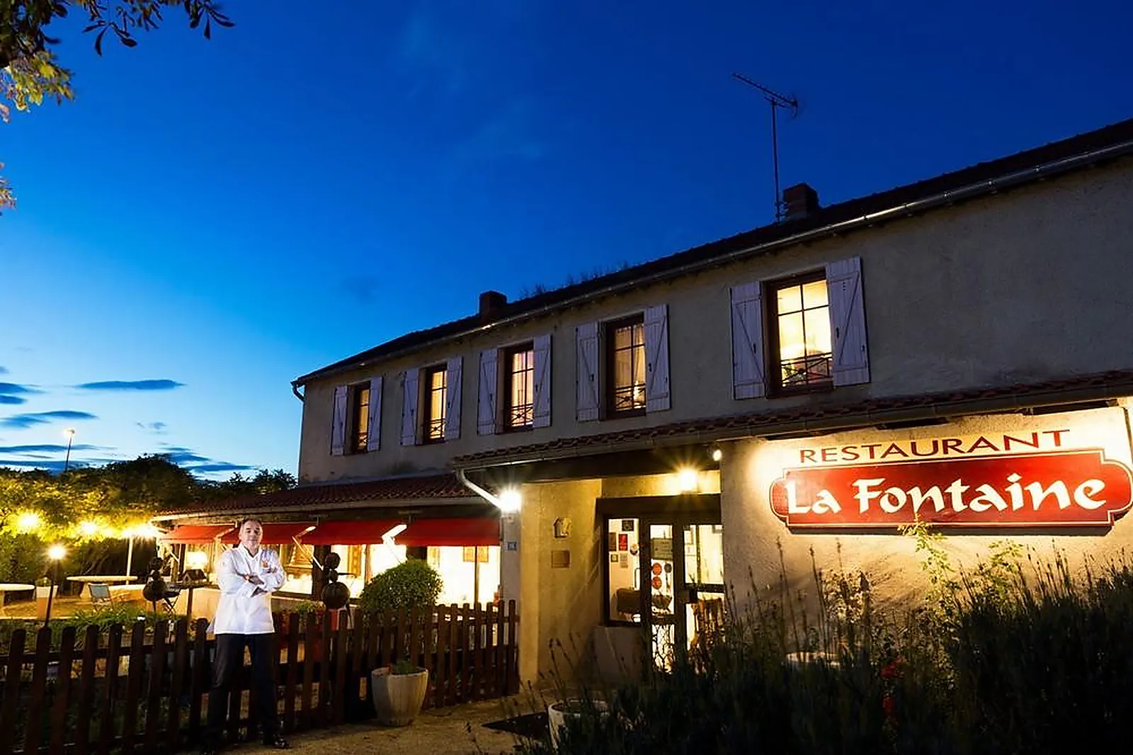 Cafés et Restaurants, RESTAURANTS - CREUZIER-LE-VIEUX (ALLIER) : LA FONTAINE