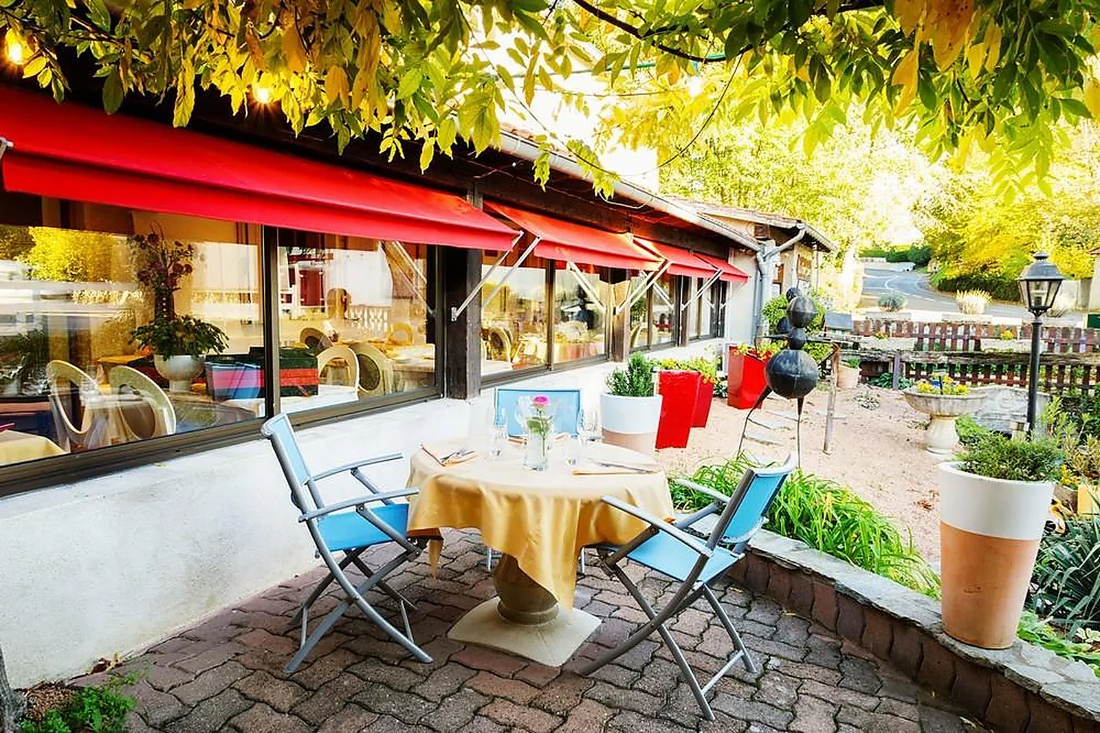 Cafés et Restaurants, RESTAURANTS - CREUZIER-LE-VIEUX (ALLIER) : LA FONTAINE