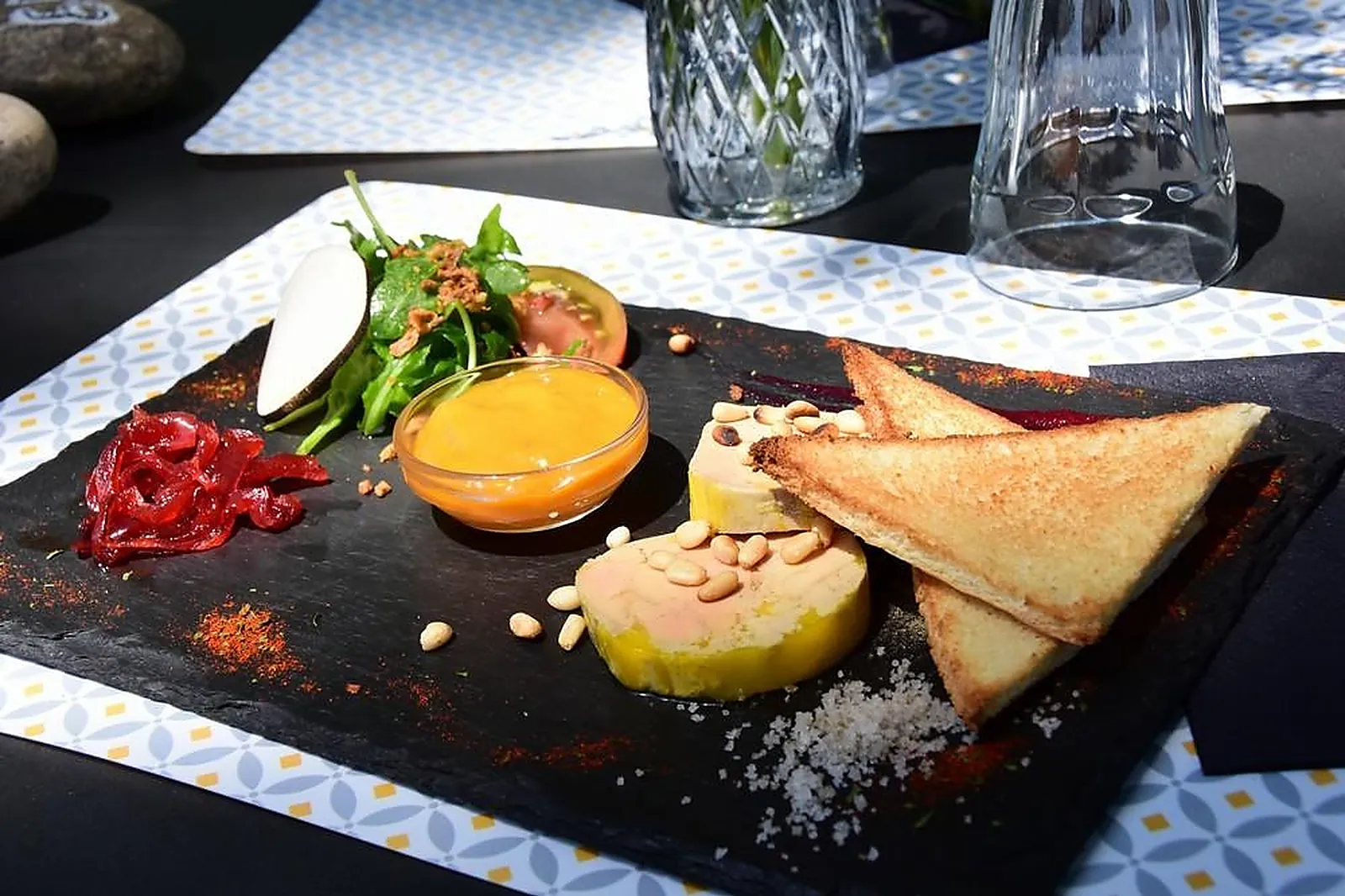 Cafés et Restaurants, RESTAURANTS - CRUAS (ARDÈCHE) : RESTAURANT L’EDEN