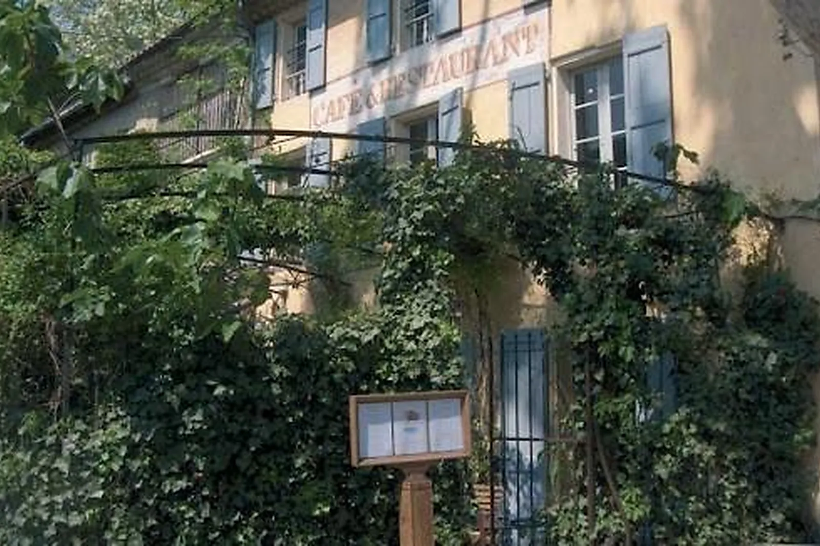 Cafés et Restaurants, RESTAURANTS - CUCURON (VAUCLUSE) : LA PETITE MAISON DE CUCURON