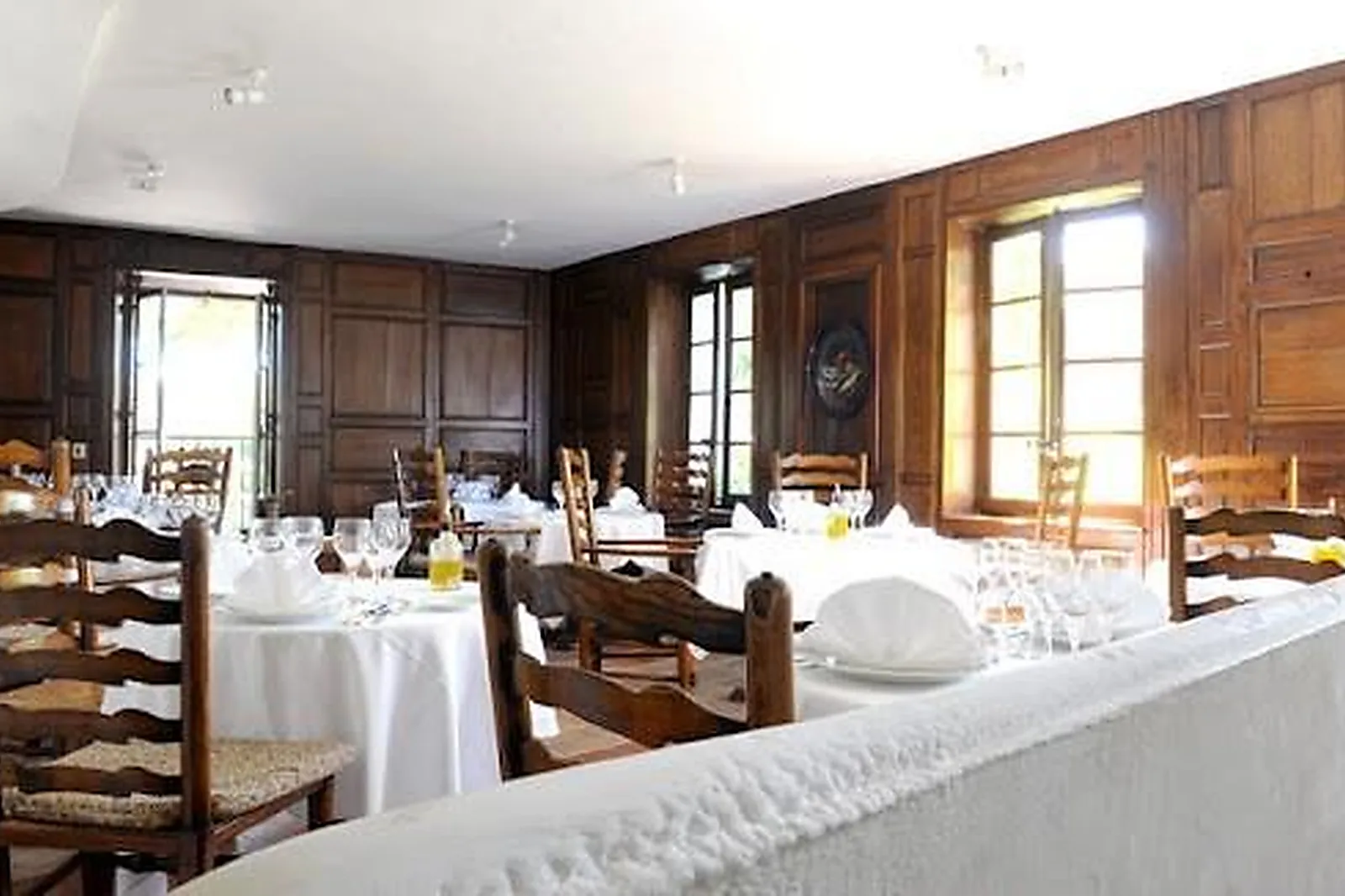 Cafés et Restaurants, RESTAURANTS - CUCURON (VAUCLUSE) : LA PETITE MAISON DE CUCURON