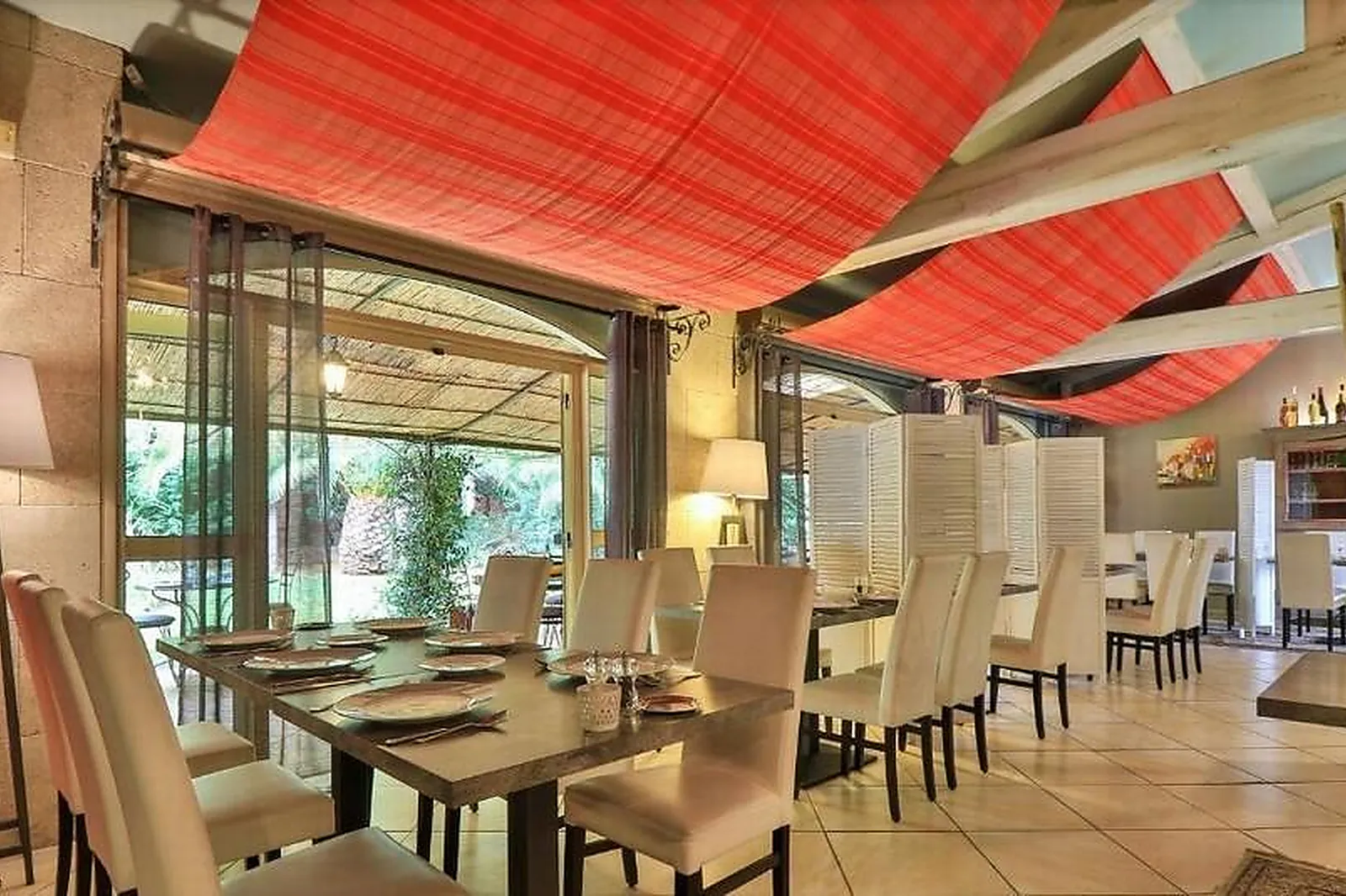 Cafés et Restaurants, RESTAURANTS - CUERS (VAR) : LE VERGER DES KOUROS