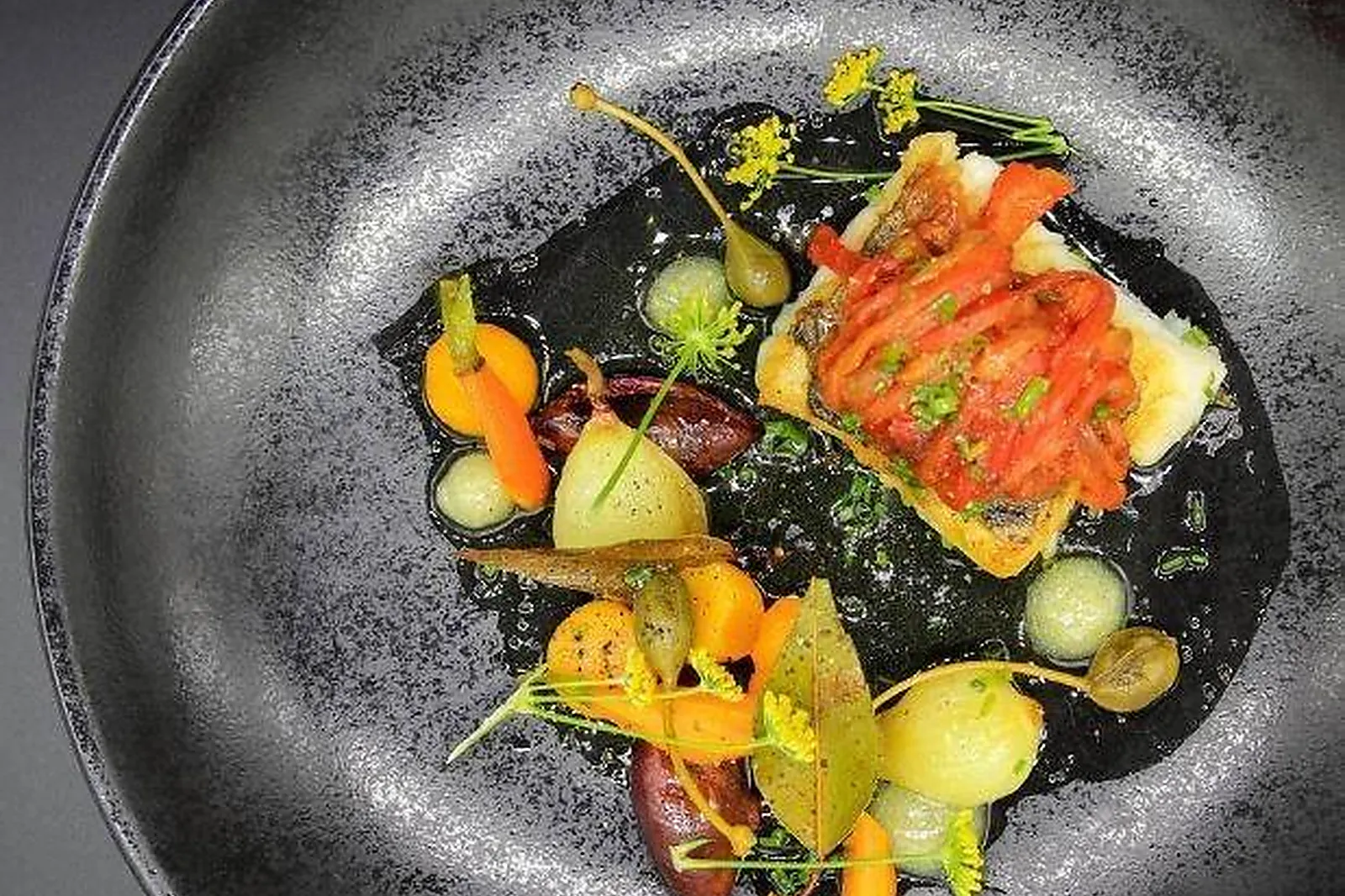 Cafés et Restaurants, RESTAURANTS - CUERS (VAR) : LE VERGER DES KOUROS