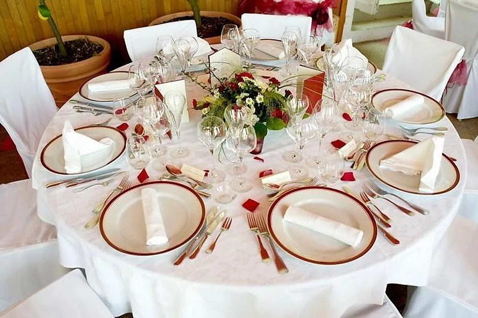 Cafés et Restaurants, RESTAURANTS - DAIX (CÔTE-DL&RSQUO;OR) : LE DOUBLE V