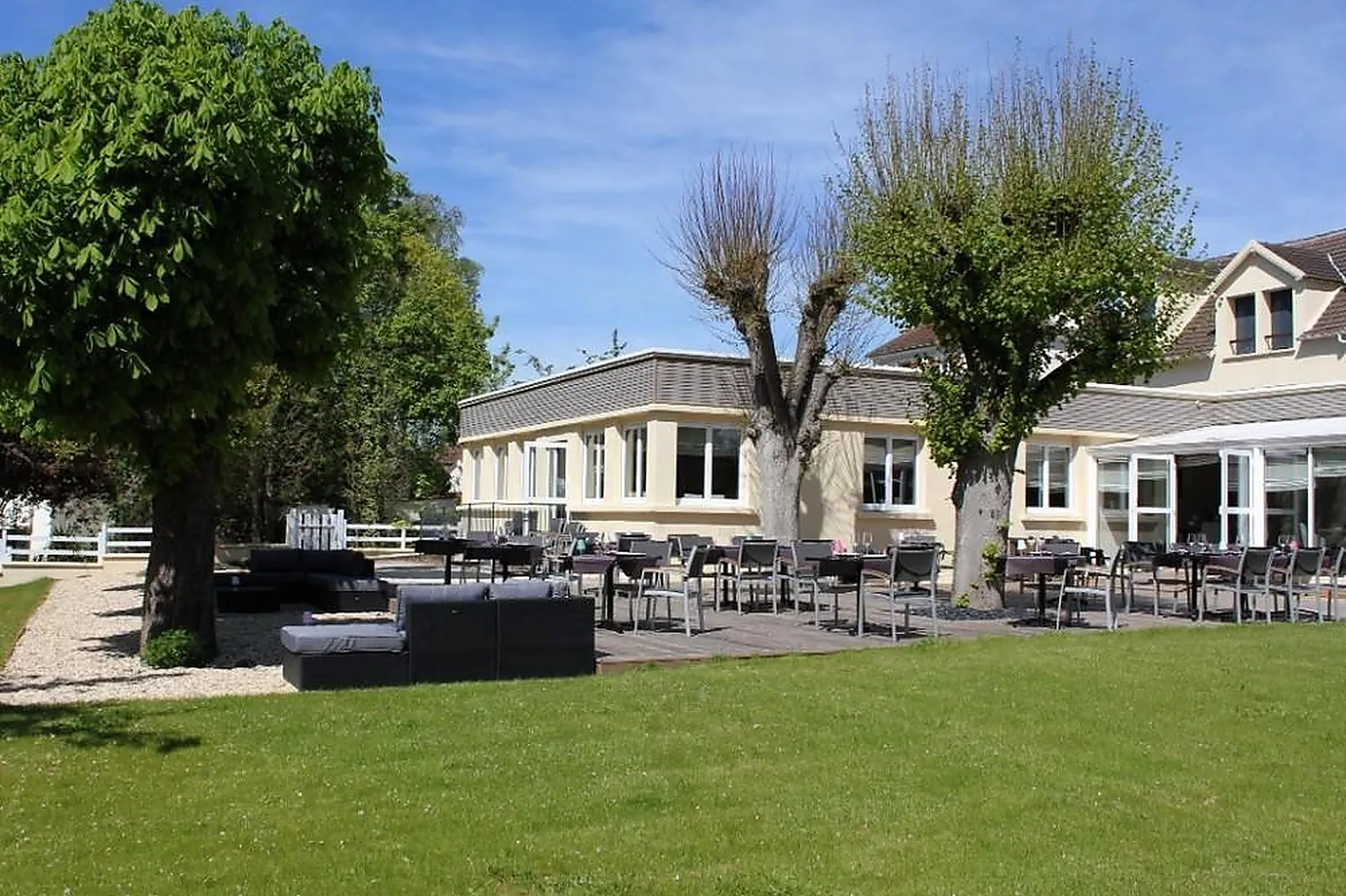 Cafés et Restaurants, RESTAURANTS - DAMPMART (SEINE-ET-MARNE) : LE QUINCANGROGNE