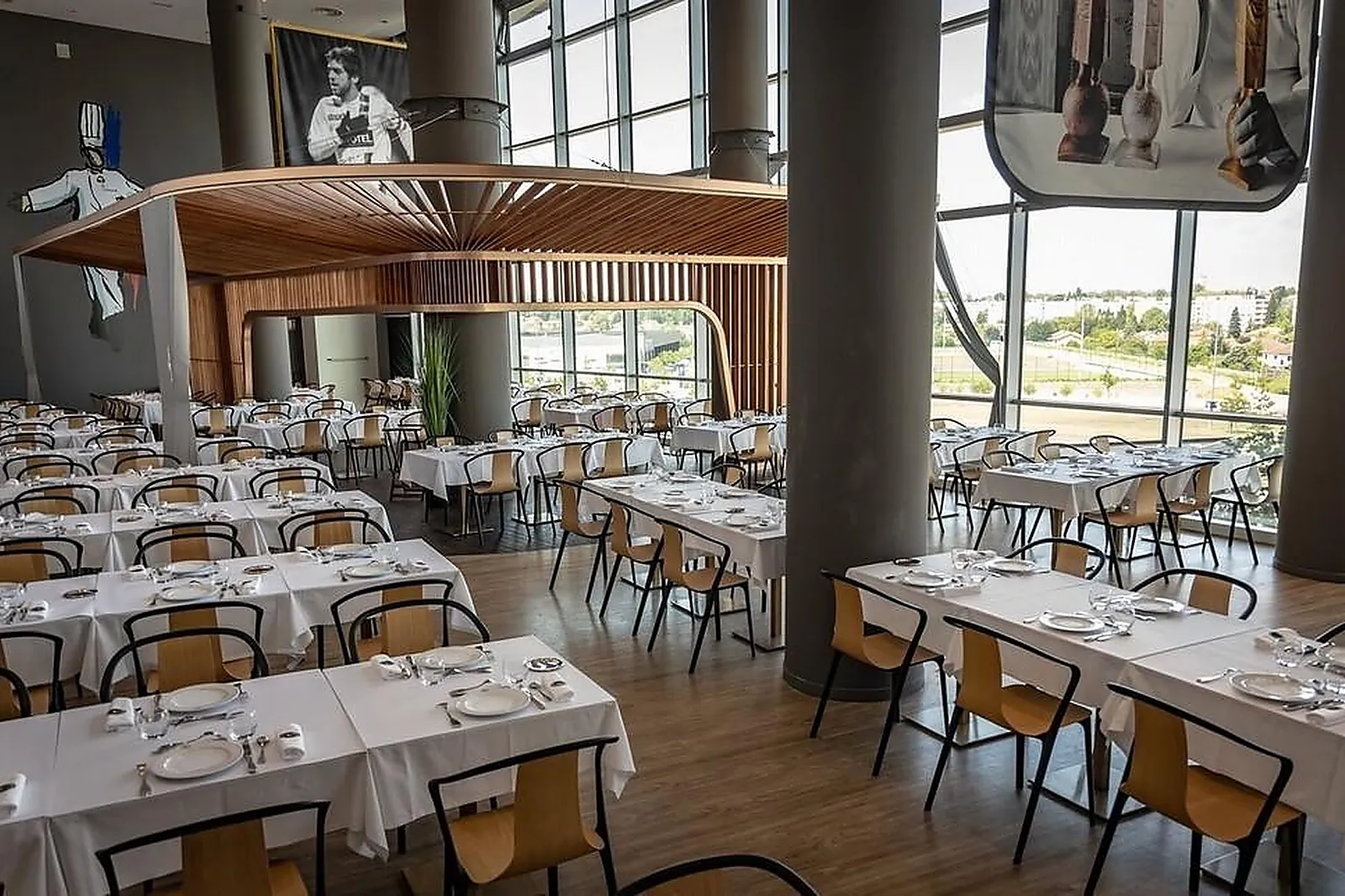 Cafés et Restaurants, RESTAURANTS - DECINES-CHARPIEU (RHÔNE) : BRASSERIE DES LUMIÈRES