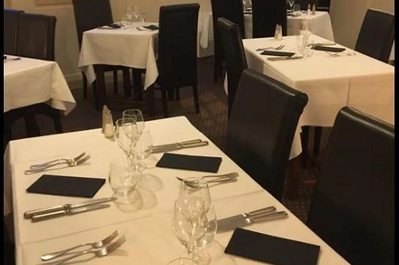 Cafés et Restaurants, RESTAURANTS - DINAN (CÔTES-DL&RSQUO;ARMOR) : CHEZ LA MÈRE POURCEL