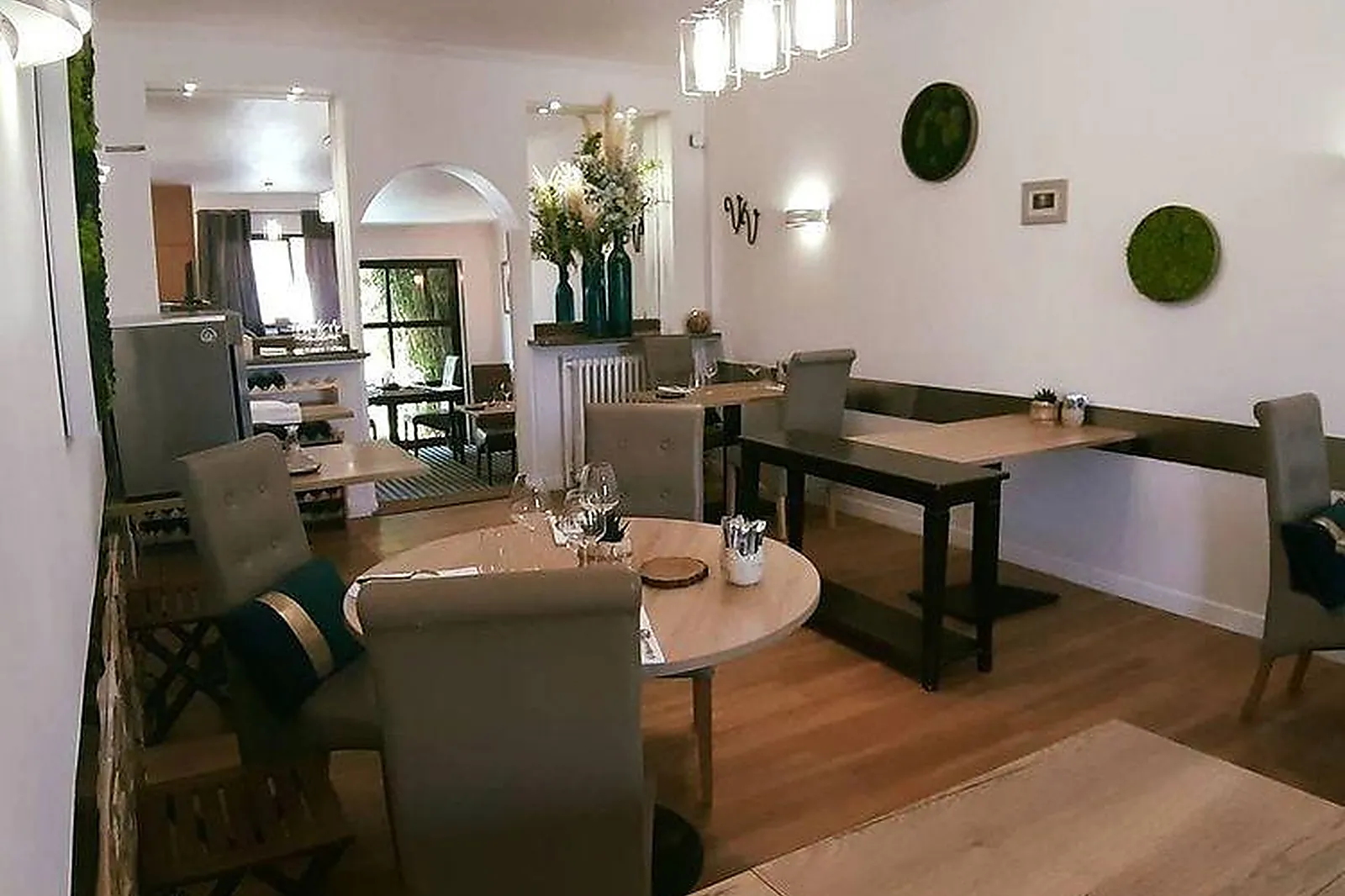 Cafés et Restaurants, RESTAURANTS - ERMONT (VAL-DL&RSQUO;OISE) : AU VIN SUR VIN