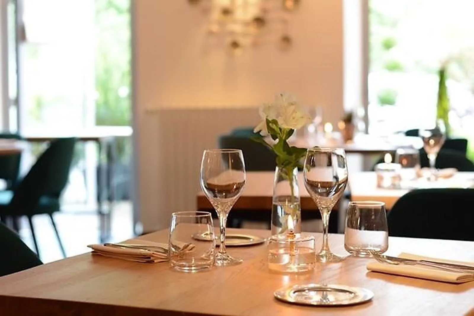 Cafés et Restaurants, RESTAURANTS - ETUPES (DOUBS) : AU FIL DES SAISONS